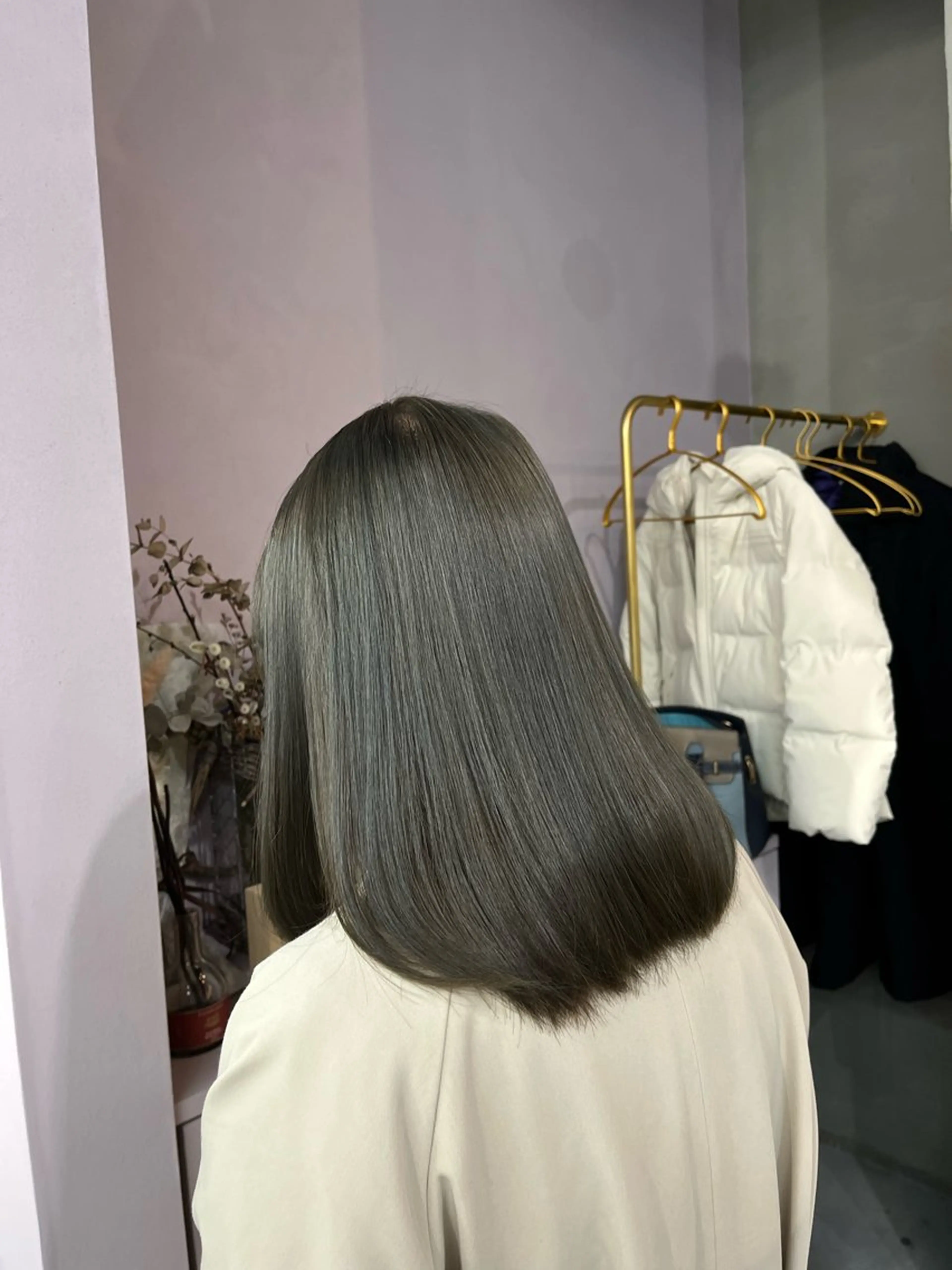 ミディアム カラー ブリーチ グレージュ オリーブグレージュ オリーブグレー qulim所属・櫻井 はるなのヘアスタイル