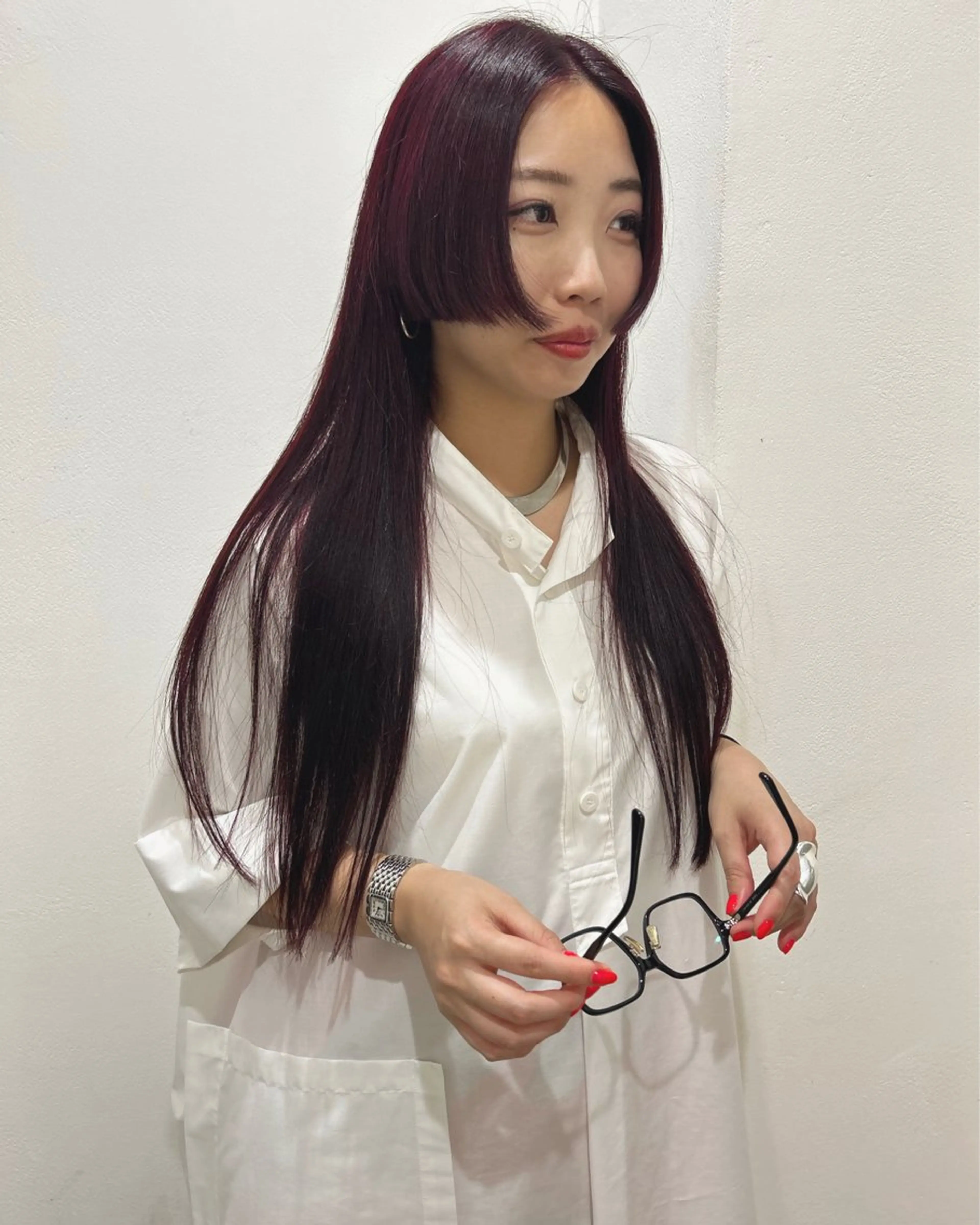 ロング カラー ボルドーカラー サイドバング カット ヘアカラー トリートメント Loom.所属・村上雅人 ナチュラルモードのヘアスタイル