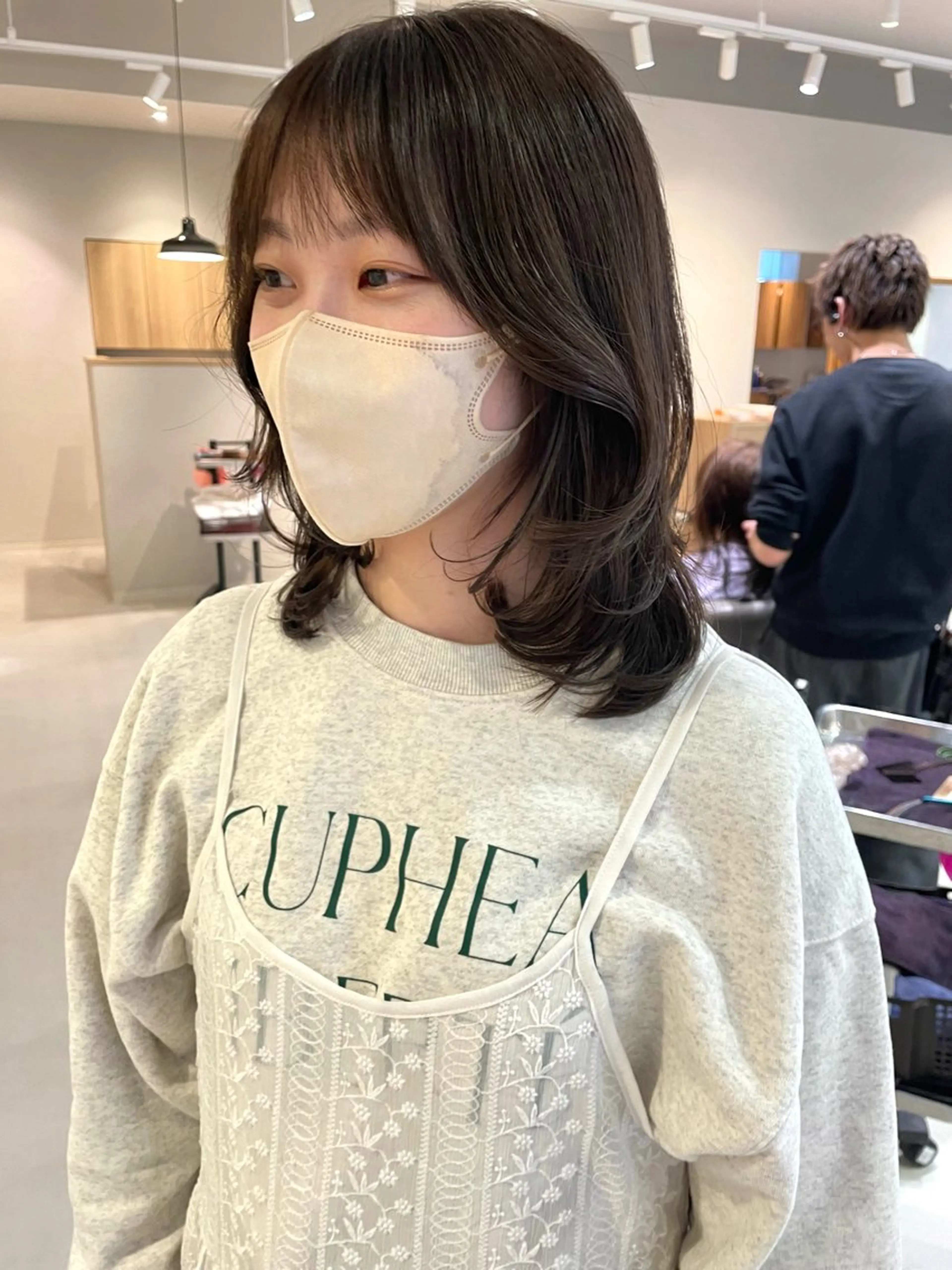 ミディアム レイヤーカット 植手 莉菜のヘアスタイル