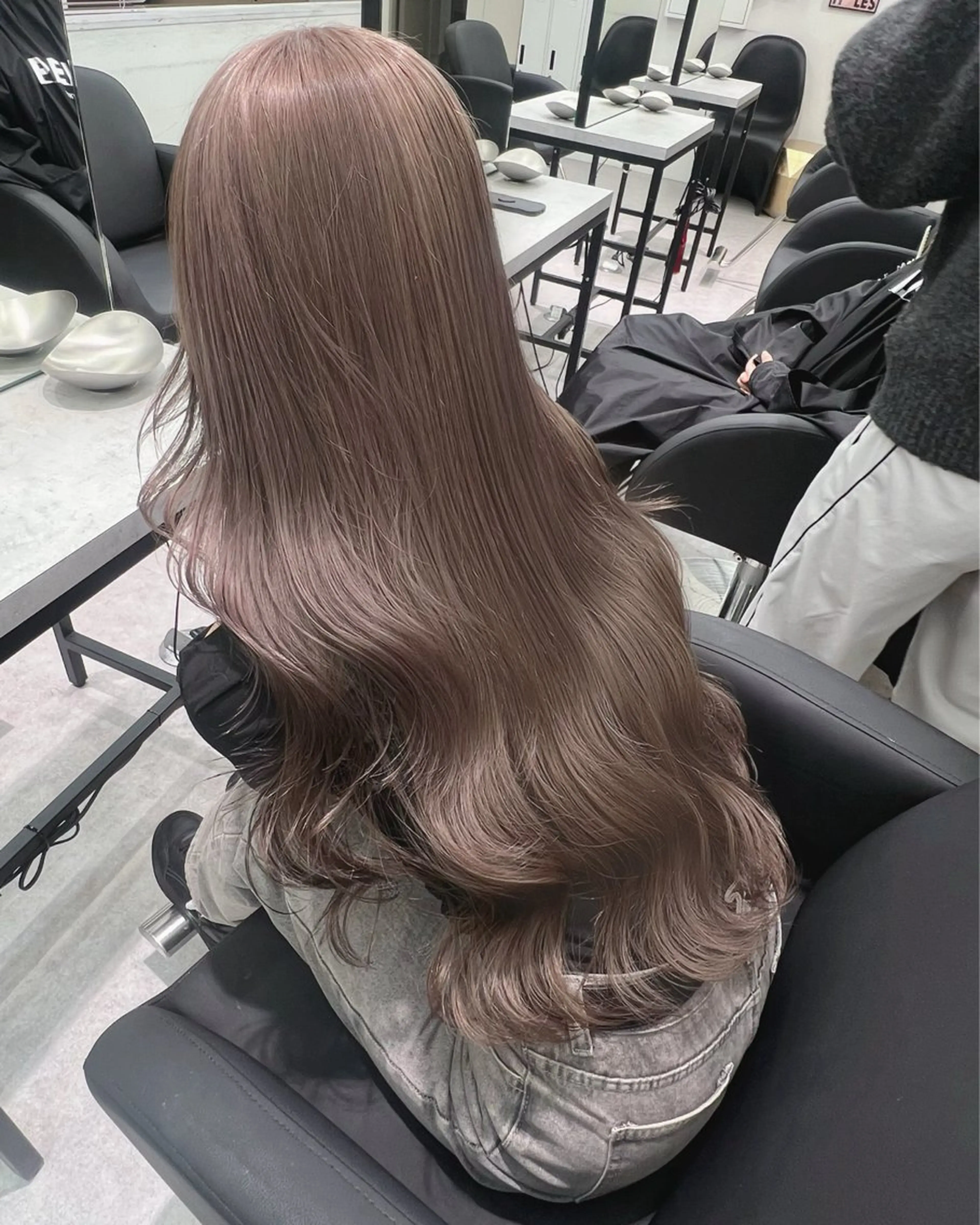 ロング カラー アッシュ ベージュカラー ブリーチ ブロンド ブロンドベージュ PELE所属・🐹ミルクティー ‼️✊🏻yuiのヘアスタイル