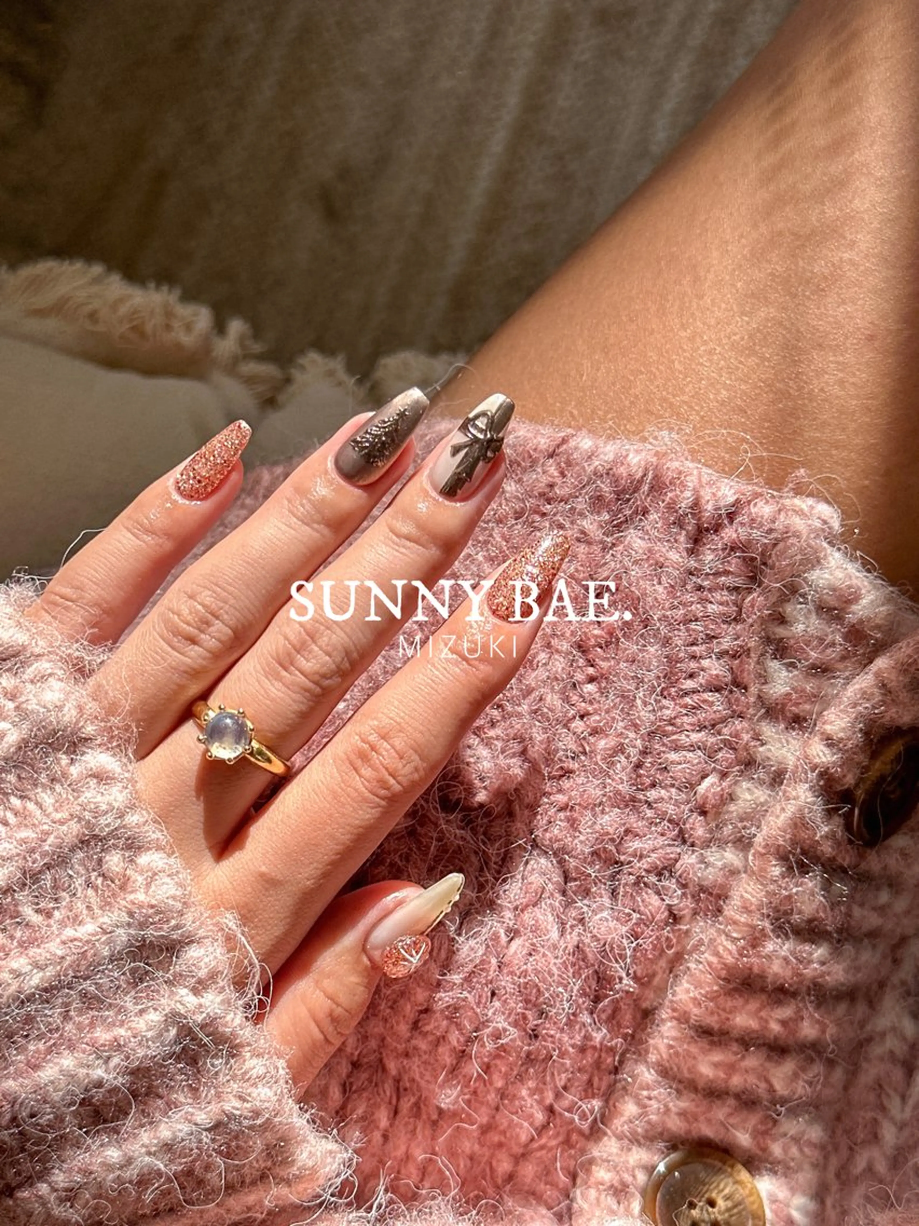 ネイル ブラウン ラメ(グリッター) ミラーネイル リボン 冬ネイル ハンドネイル SUNNY BAE. 🌼MIZUKIのネイルデザイン