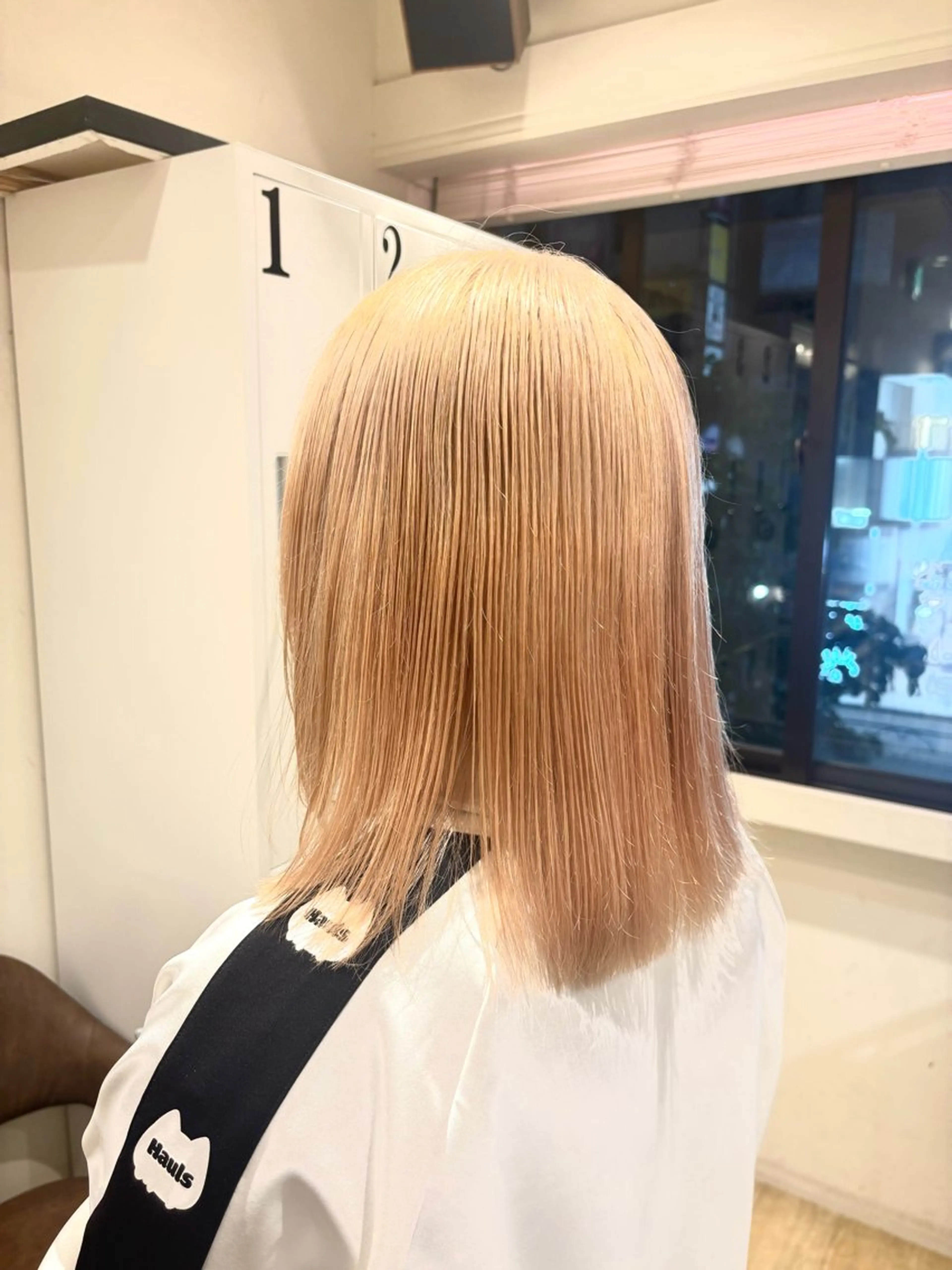 ミディアム カラー ベージュカラー ハイトーンカラー ハイトーンベージュ ヘアカラー トリートメント ハイトーンカラー新井 彩斗EIGHT新宿のヘアスタイル