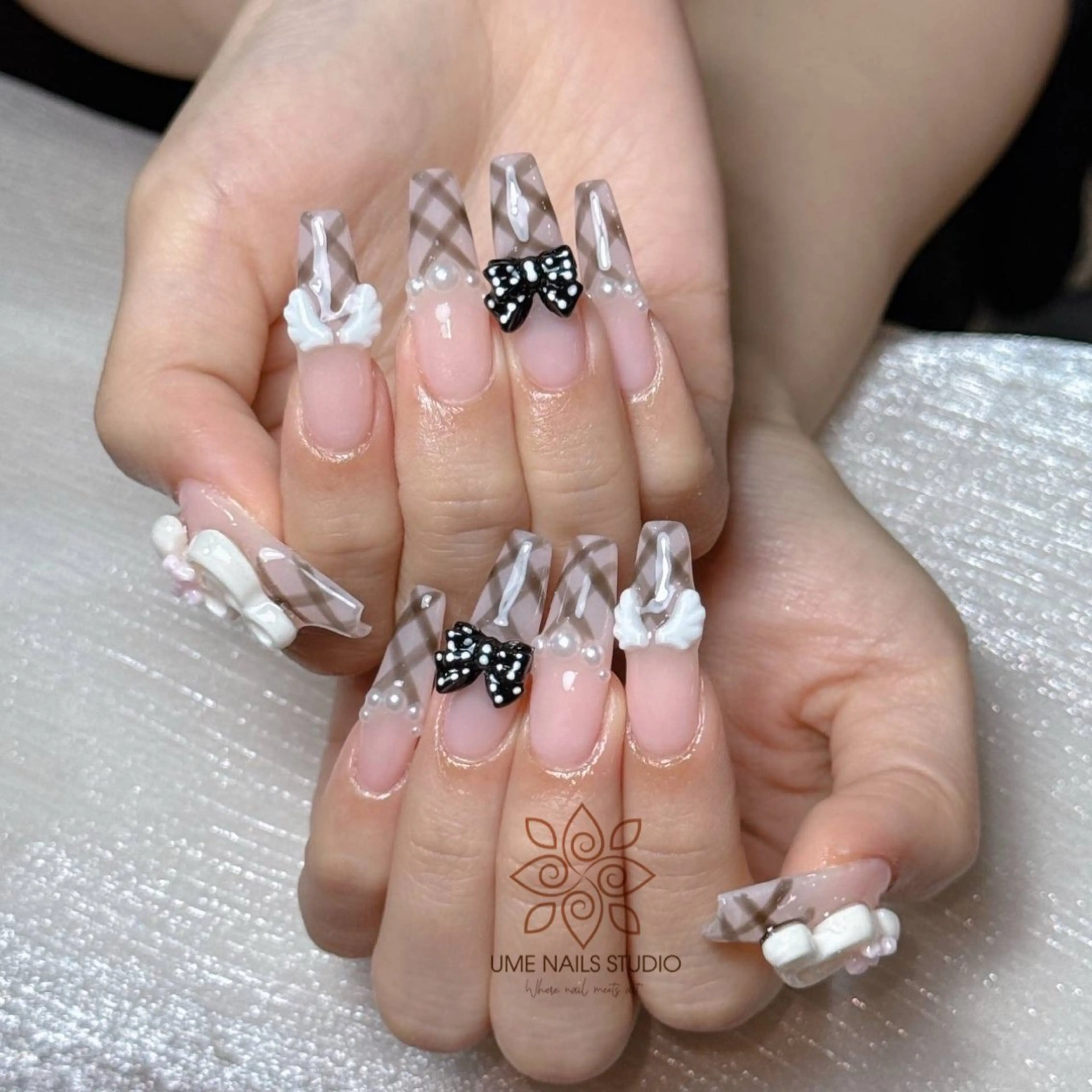 ネイル チークネイル クリアネイル ガーリー キラキラネイル 韓国ネイル ハンドネイル Ume Nail Studioのネイルデザイン