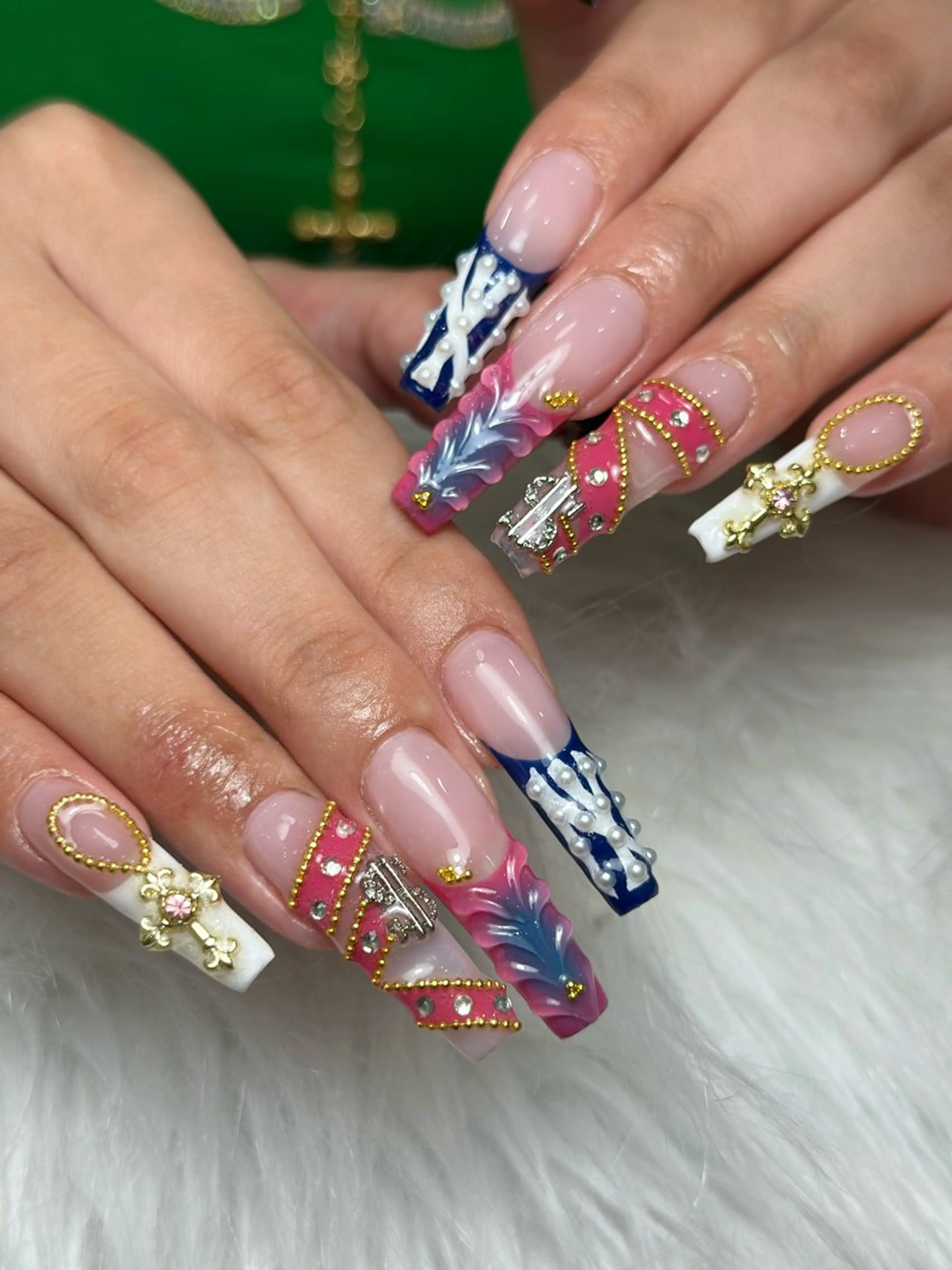 ネイル フレンチネイル グラデーション 韓国ネイル マグネットネイル シンプルネイル ハンドネイル CoMo Nail Studio所属・CoMo Nailのネイルデザイン