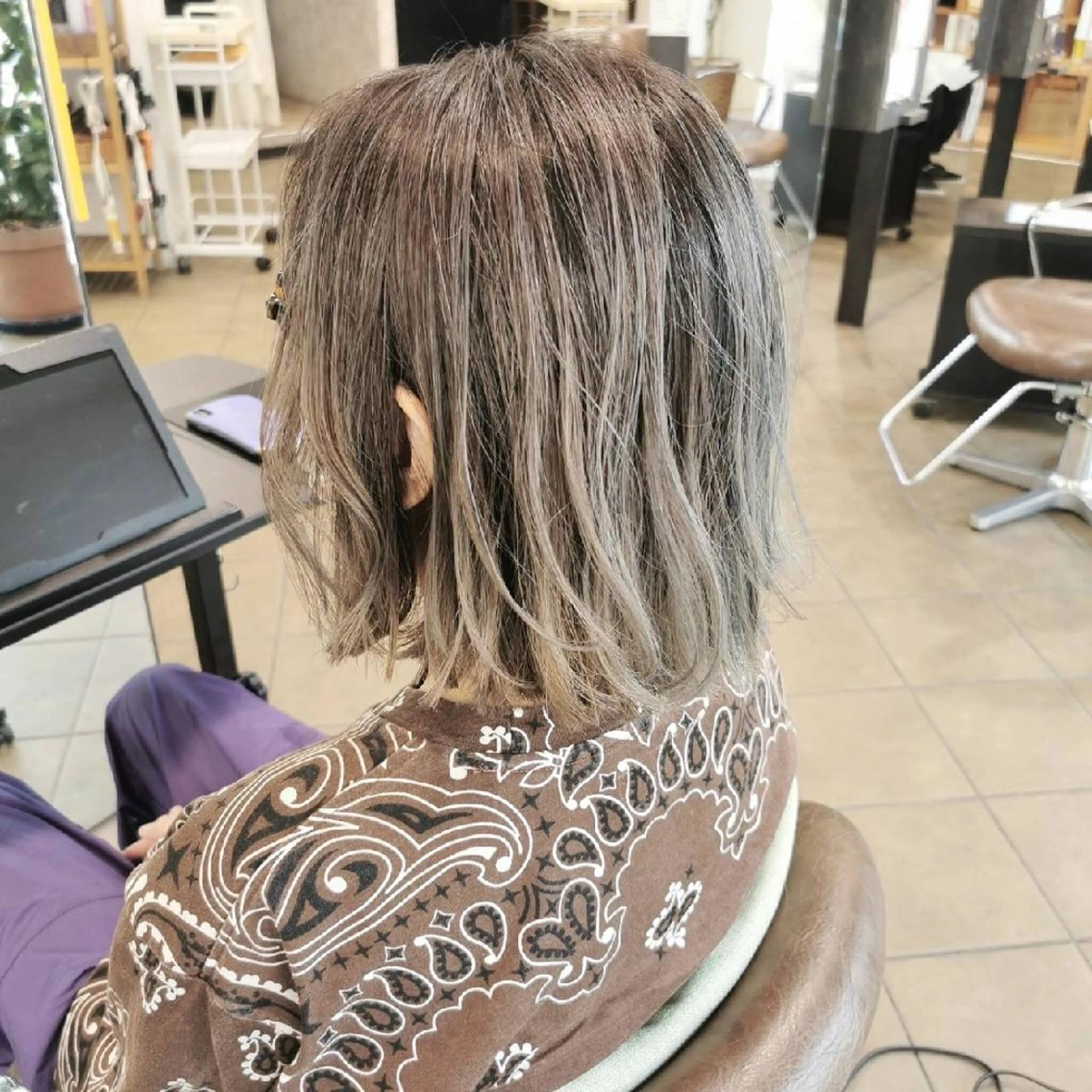 カラー グレージュ ハイライトカラー 外国人風カラー ヘアカラー Luisハイライト　 喜連瓜破、髪質改善のヘアスタイル