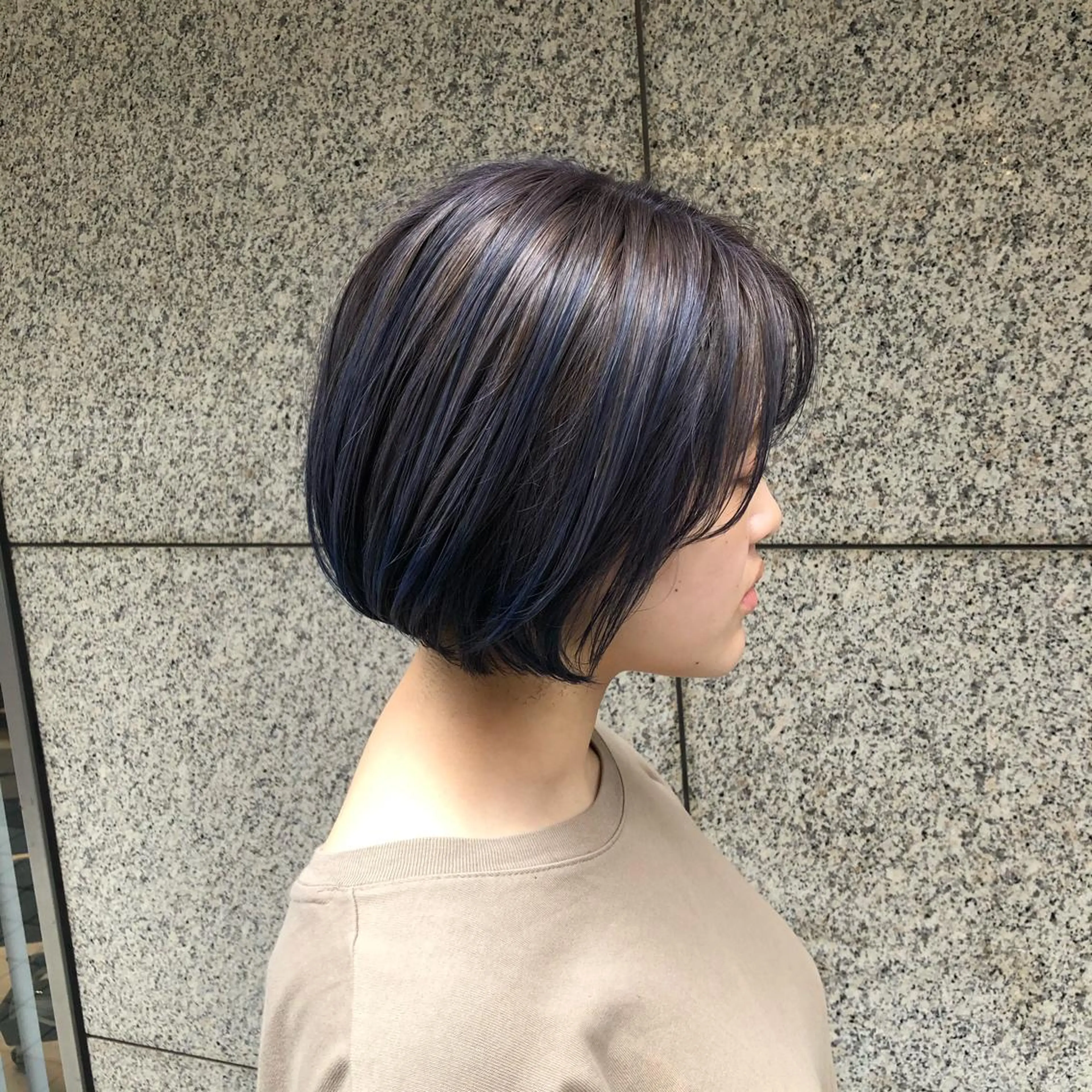 ショート ボブ ヘアカラー ノツコウダイ /ぱつっとボブのヘアスタイル
