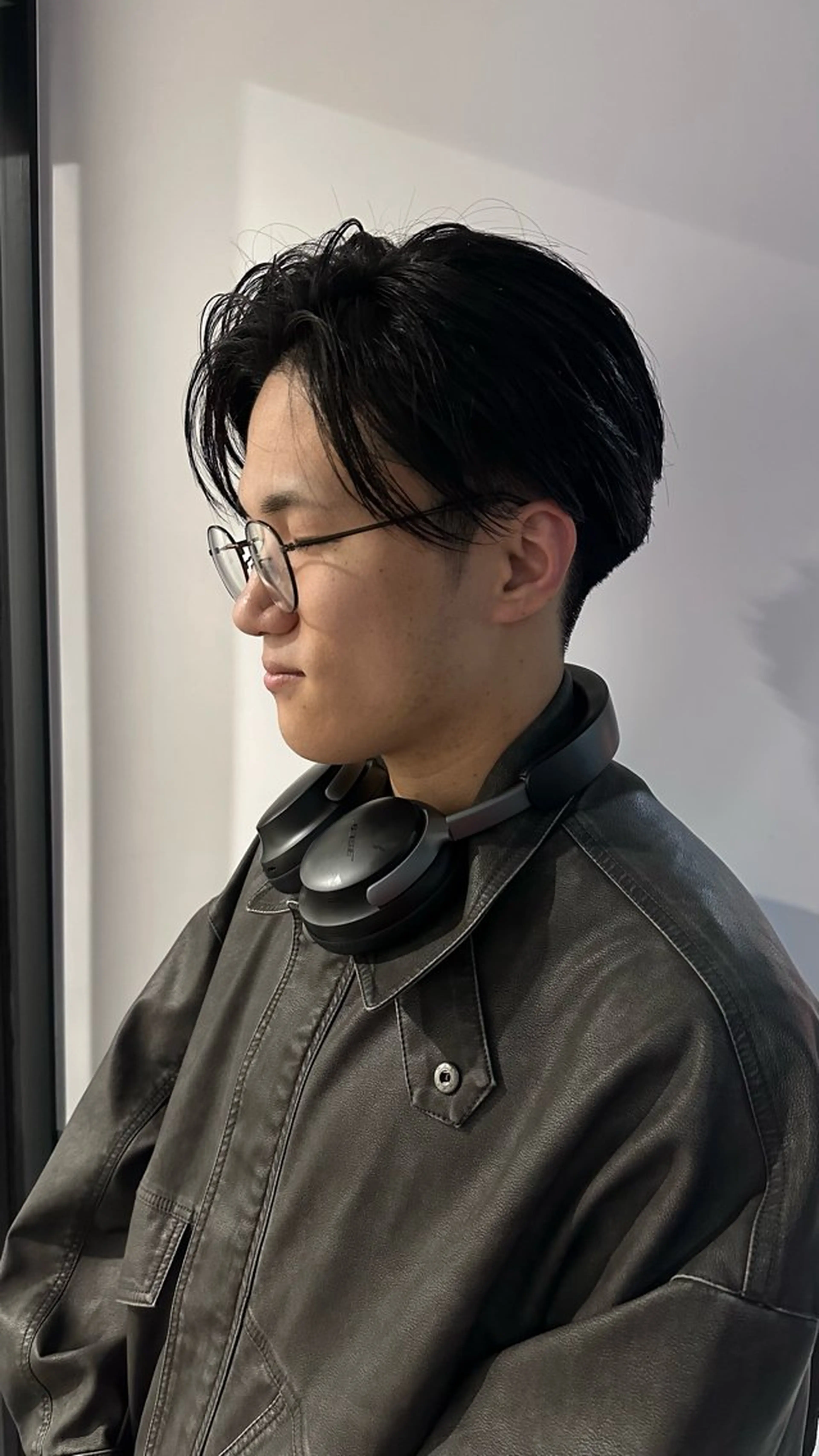 ショート メンズ 切りっぱなしボブ メンズブリーチ センターパート メンズハイライト メンズハイトーン カット HARUKI🏔️/ メンズ/透け感カラーのヘアスタイル
