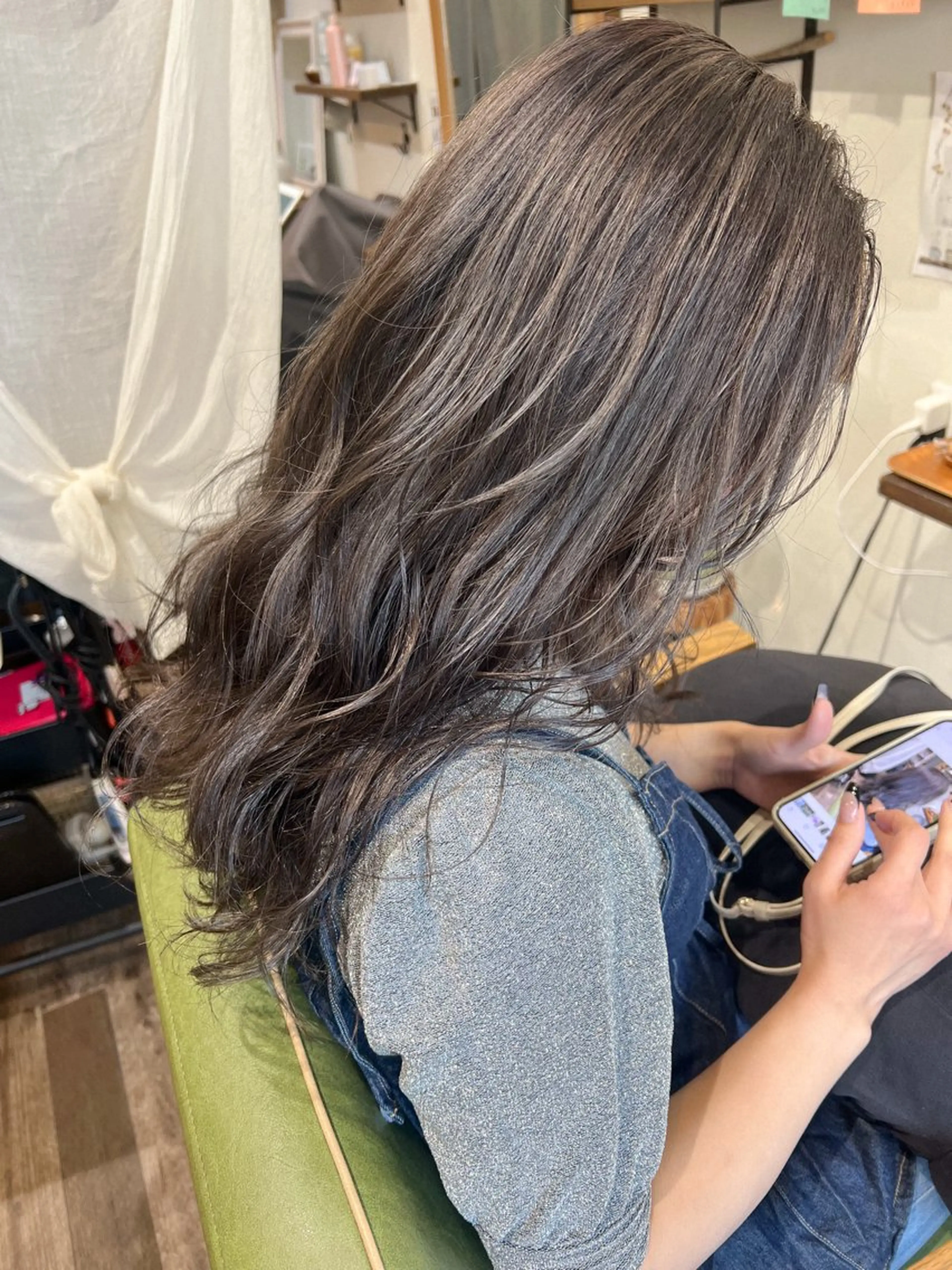 ロング カラー ブリーチ グレージュ ハイライトカラー ハイライト ヘアカラー カラーパティシエ facce🌼ikoのヘアスタイル