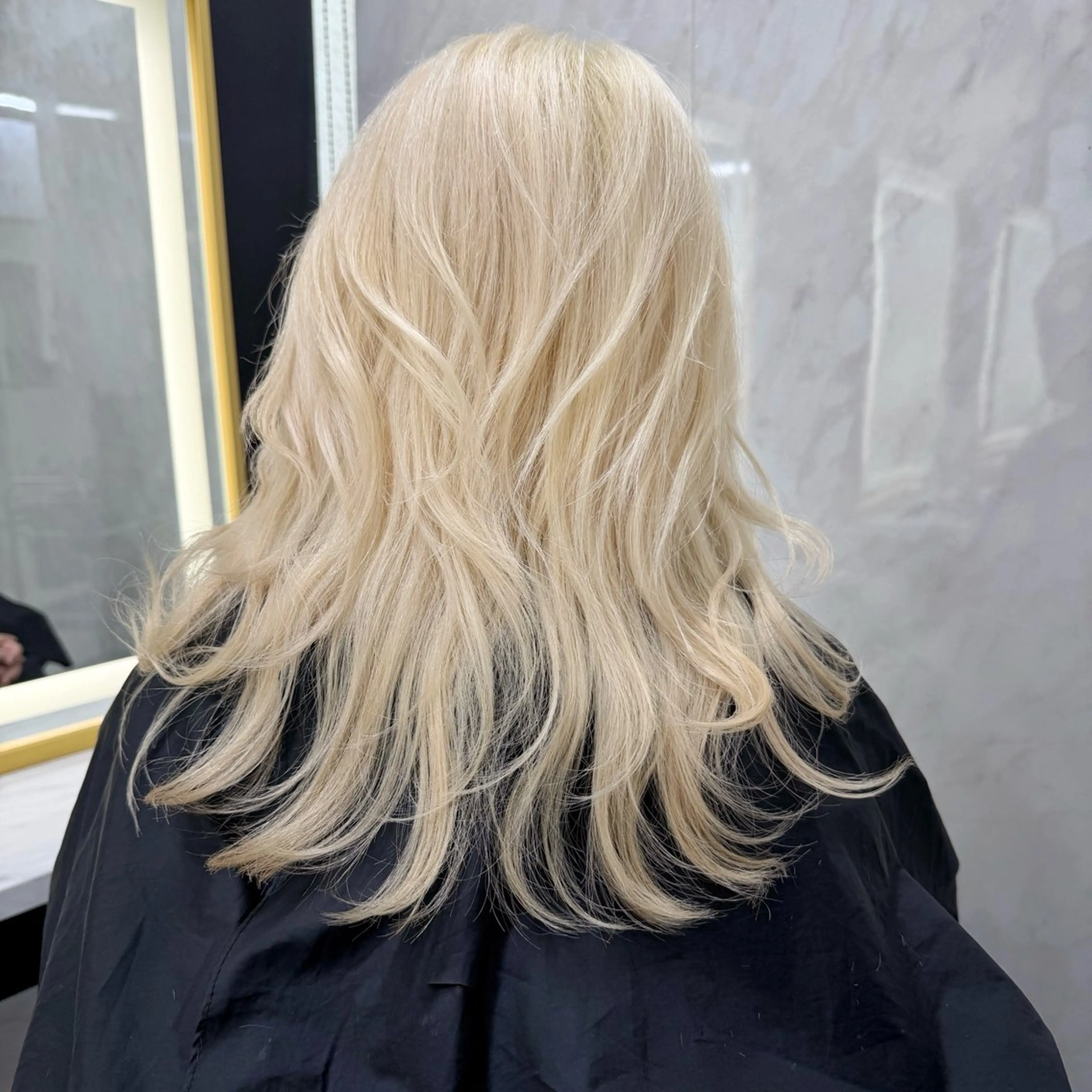 セミロング カラー シールエクステ ハイトーンカラー エクステ ヘアカラー シールエクステ特化 ハイトーン、NANAのヘアスタイル