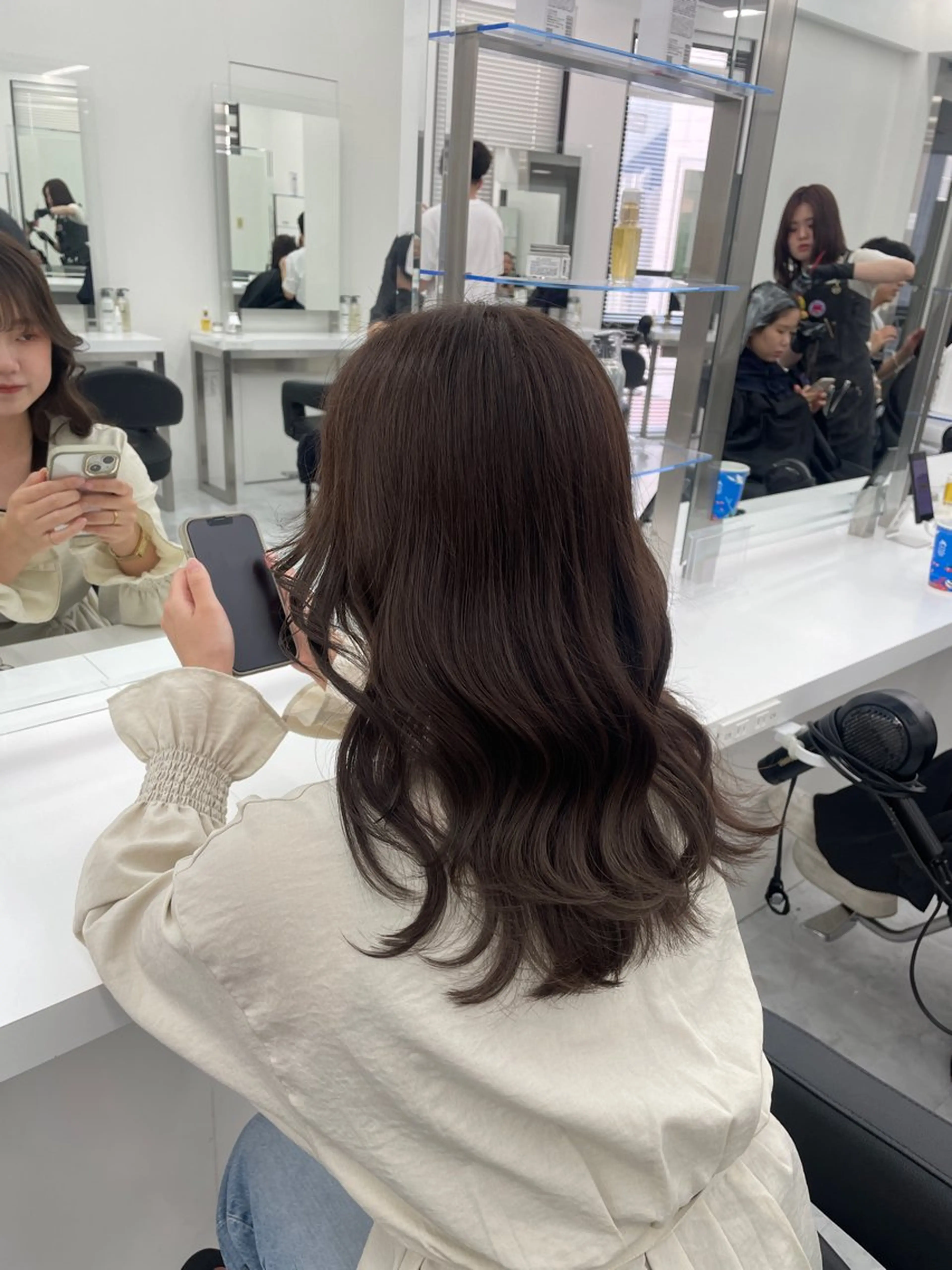 ロング ヘアカラー 大人上品🤍明るめ ベージュ🤍REOのヘアスタイル