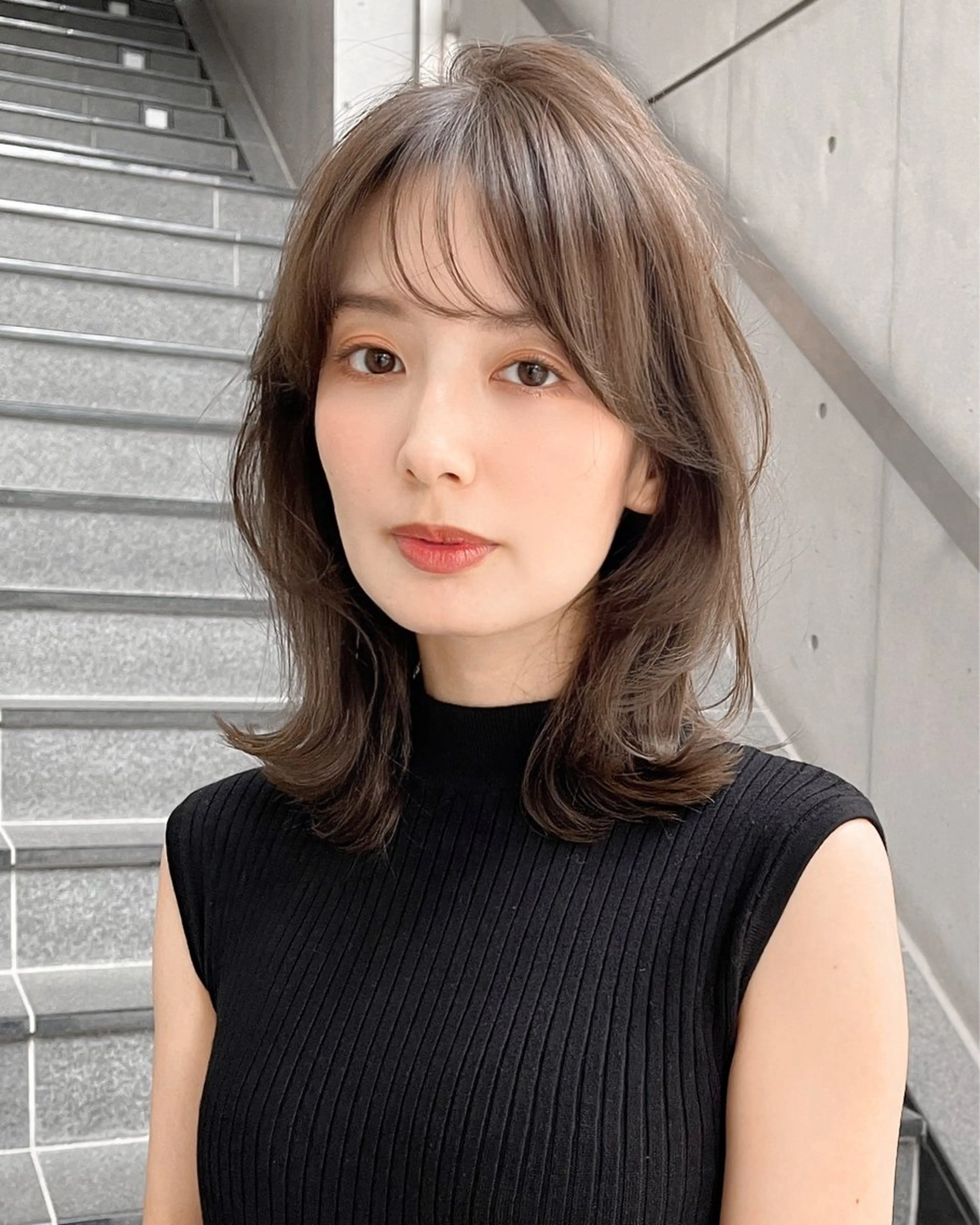 ミディアム カラー アッシュ ベージュカラー くびれヘア レイヤーカット 宮本 聖希のヘアスタイル