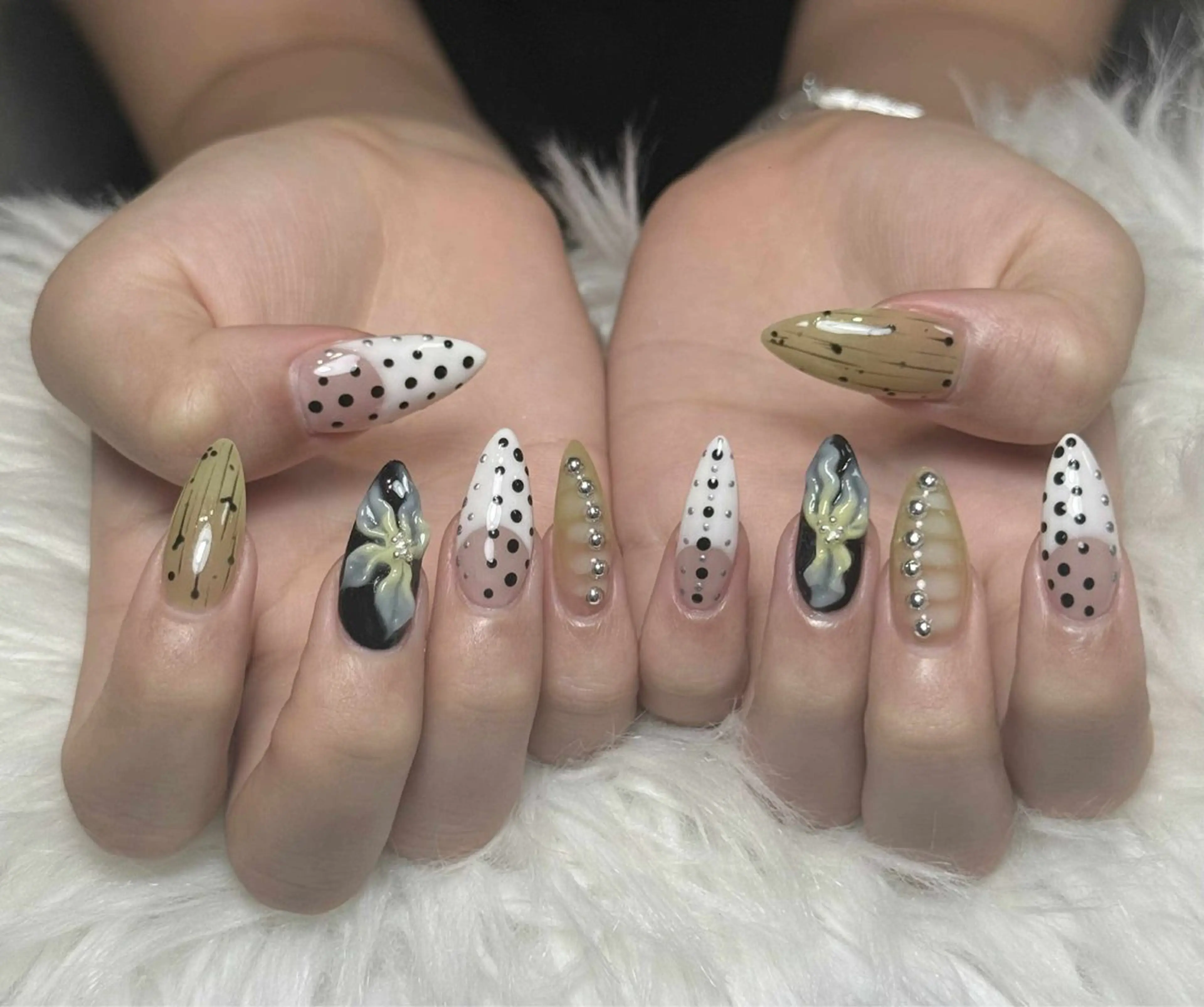 ネイル ボルドー ブラウン チークネイル ドット フットネイル ハンドネイル Julli NailStudioのネイルデザイン