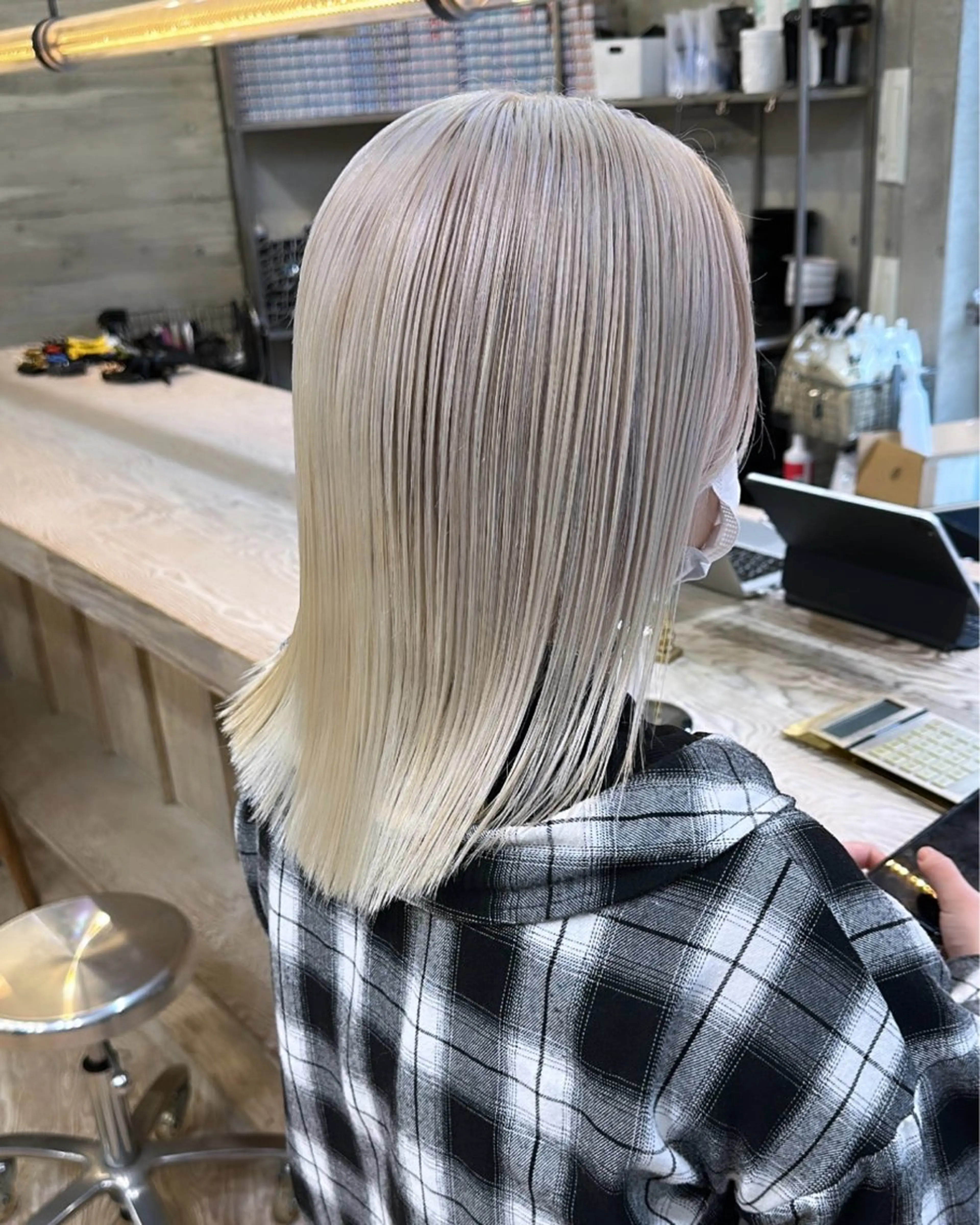 ミディアム カラー 抜きっぱなしブロンド ササキカズマのヘアスタイル