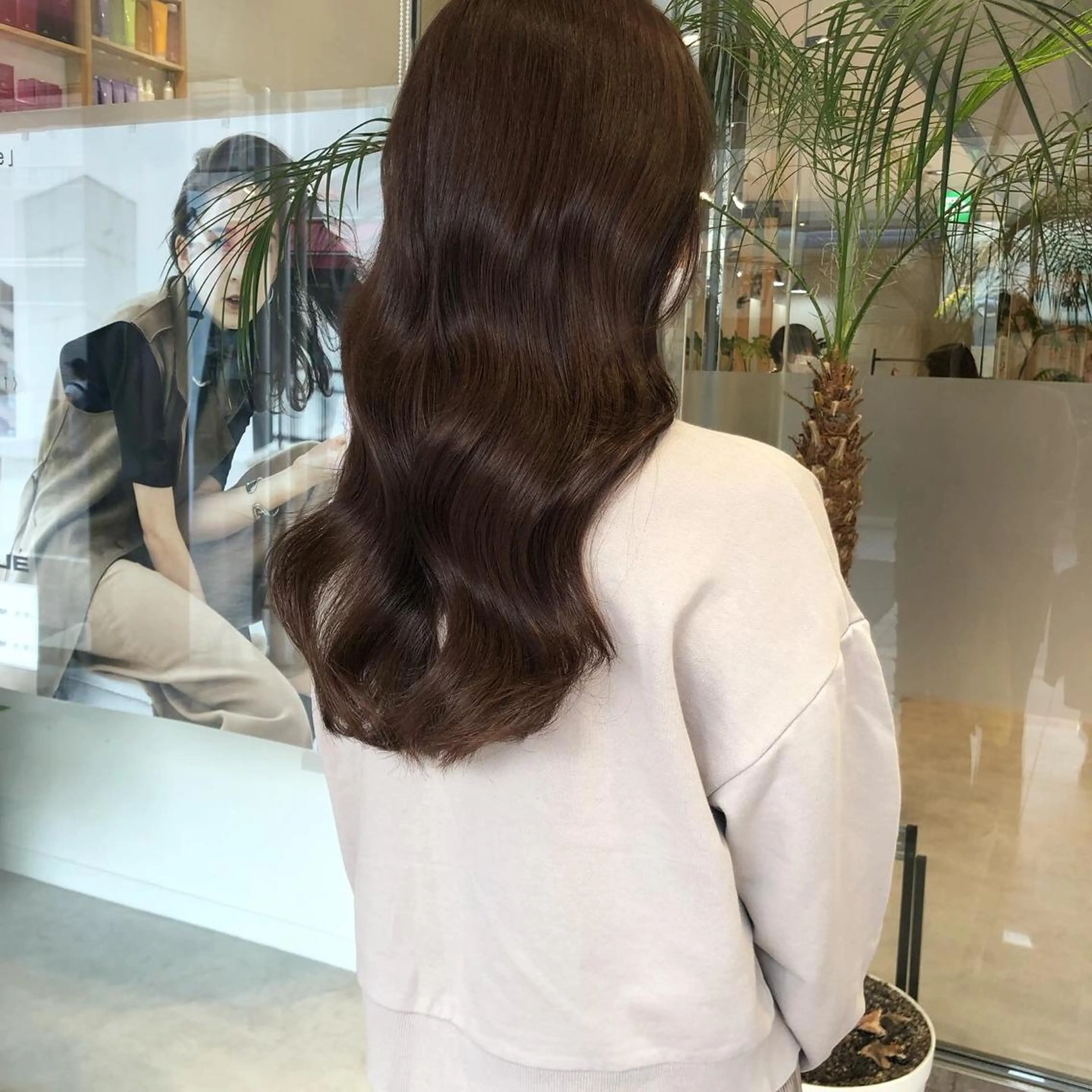 ロング カラー レイヤー/顔まわり カット/地毛風カラーのヘアスタイル