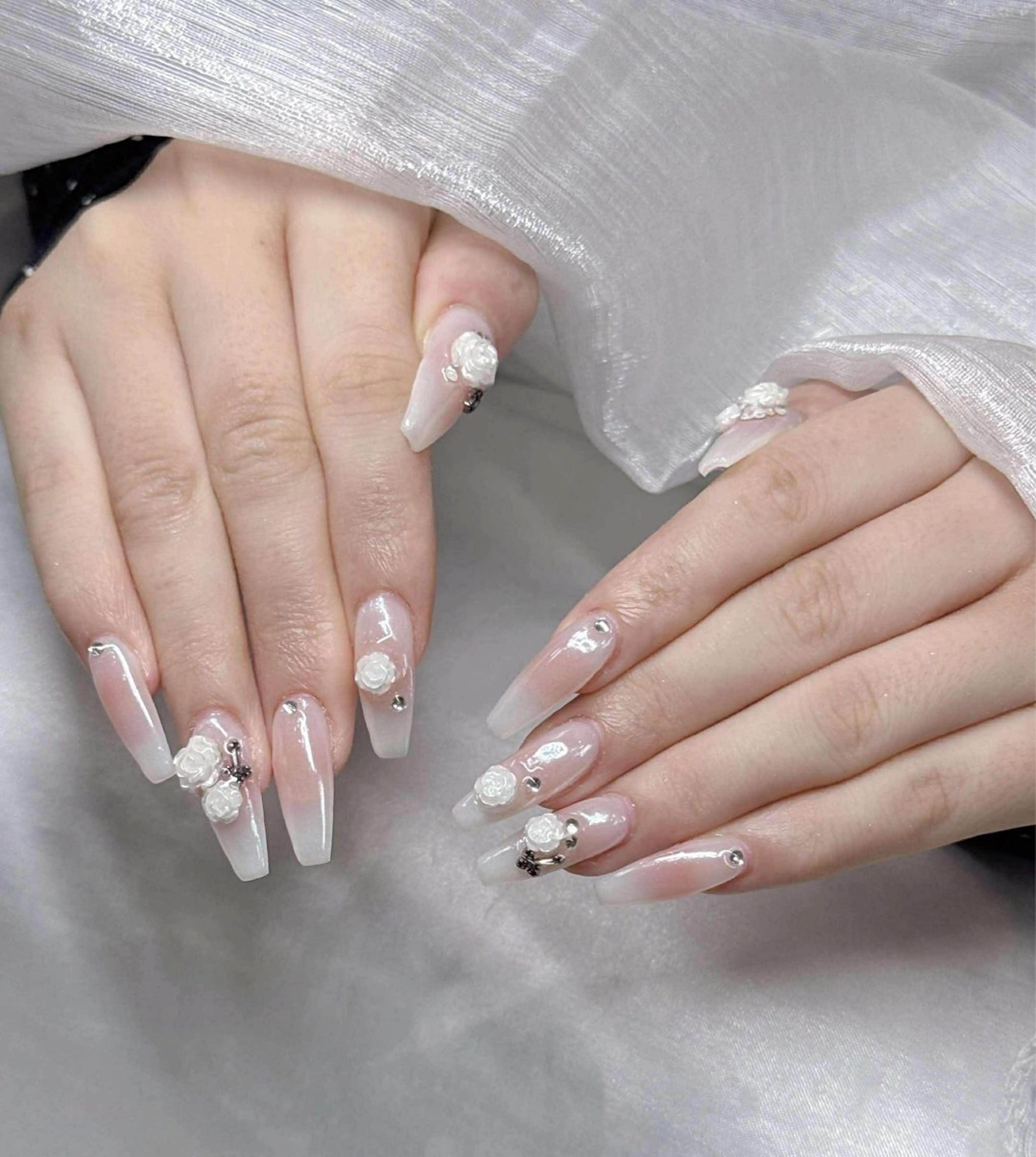 ネイル 長さ出し グラデーション 卒業式 キラキラネイル マグネットネイル ハンドネイル Lee Nailsのネイルデザイン