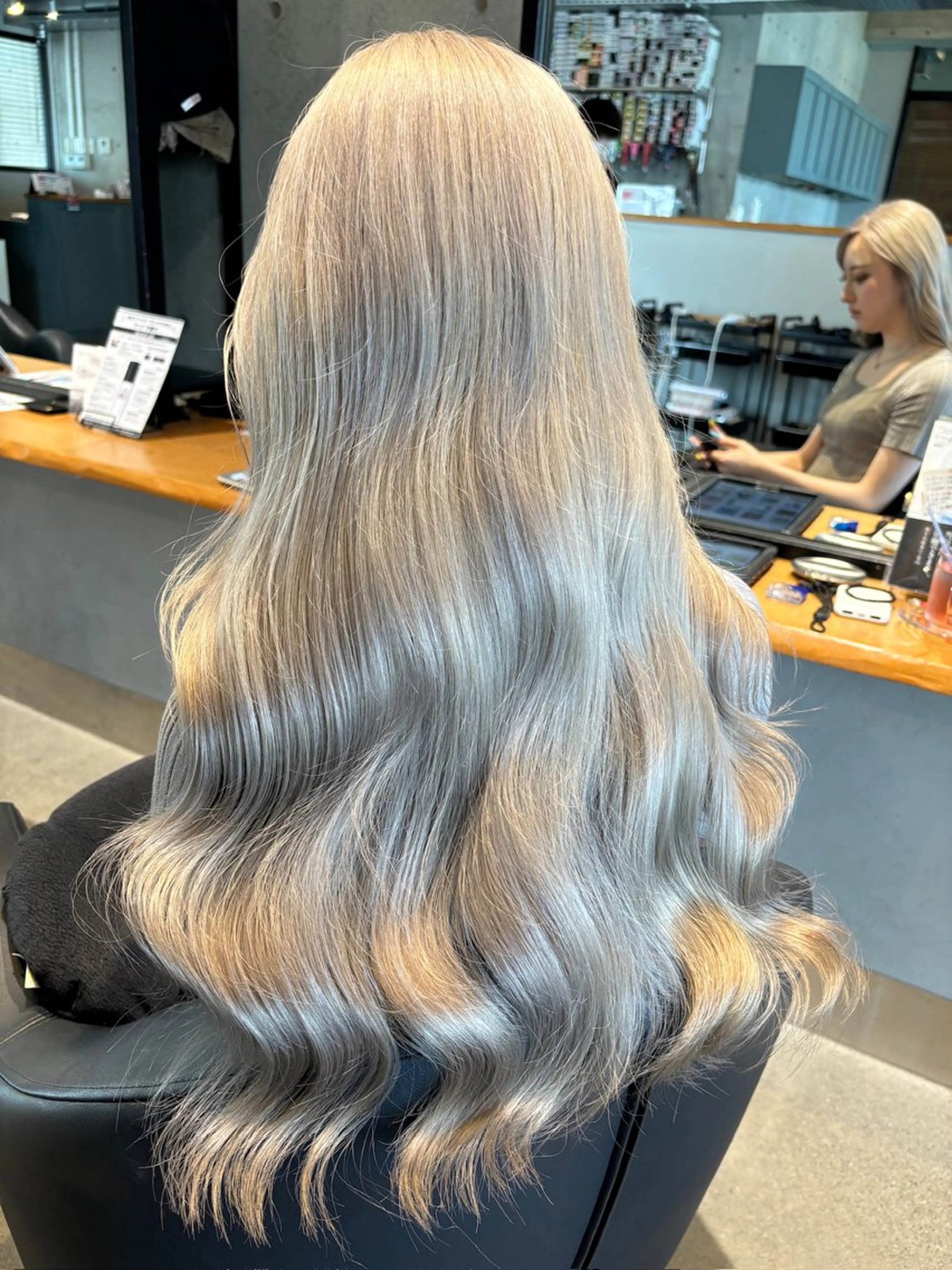 ロング カラー ヘアカラー トリートメント 🫧 栄ハイトーン Yasuyo🫧のヘアスタイル