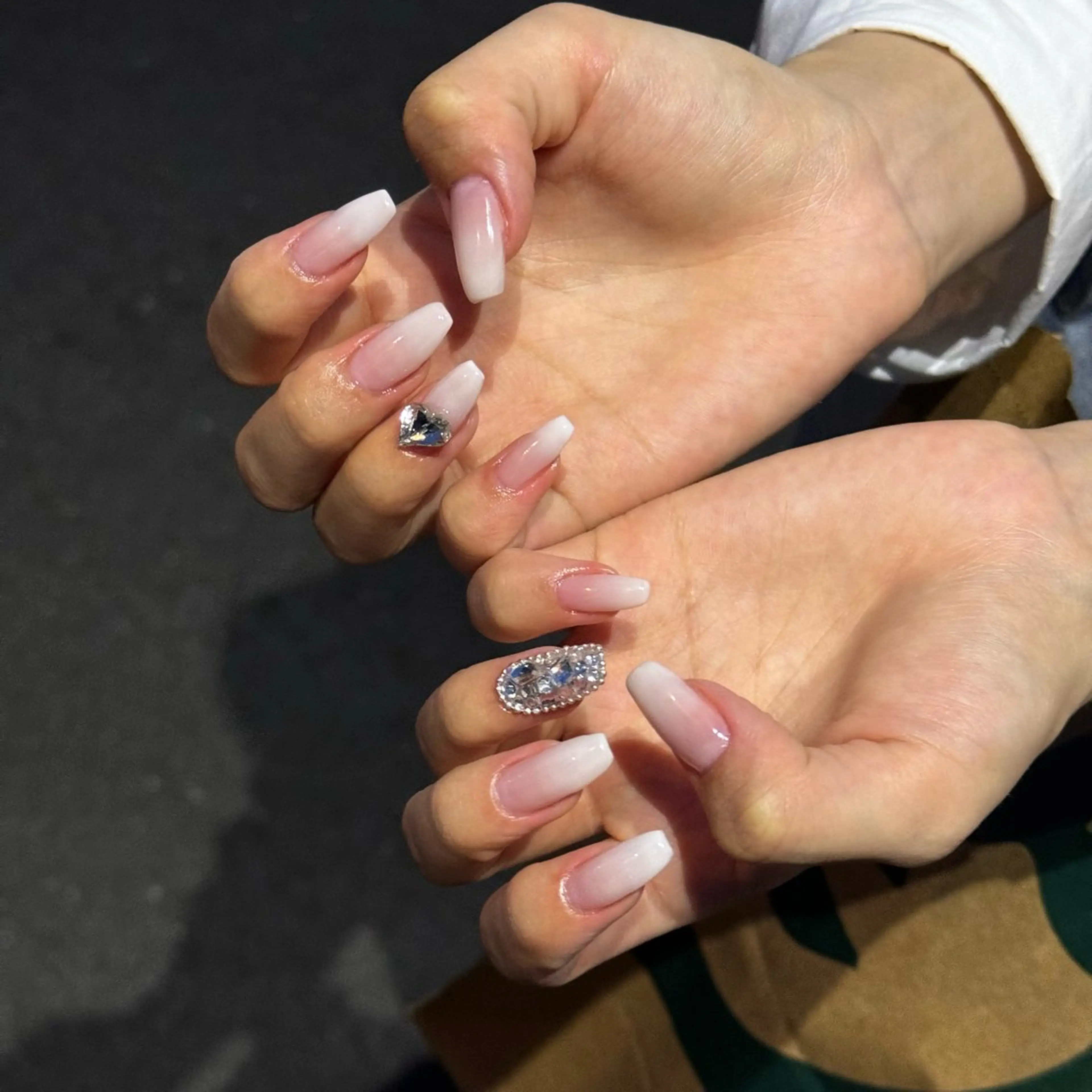 ネイル グラデーション キラキラネイル シンプルネイル Nail Sant Esperanza by SALON DE やす所属・Sant Esperanzaのネイルデザイン