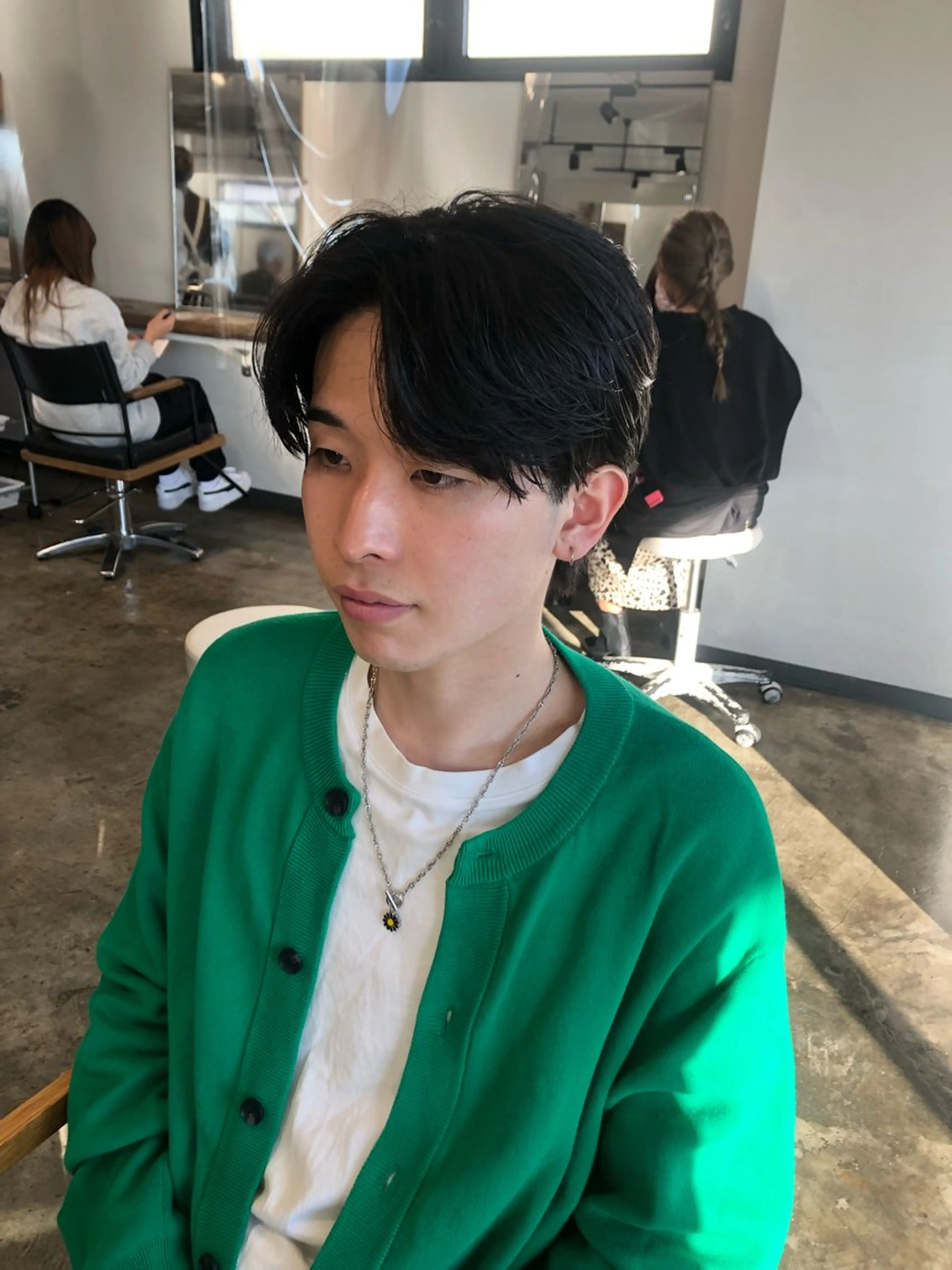 ショート メンズ フェザーパーマ癖毛 曲がる縮毛矯正森岡のヘアスタイル