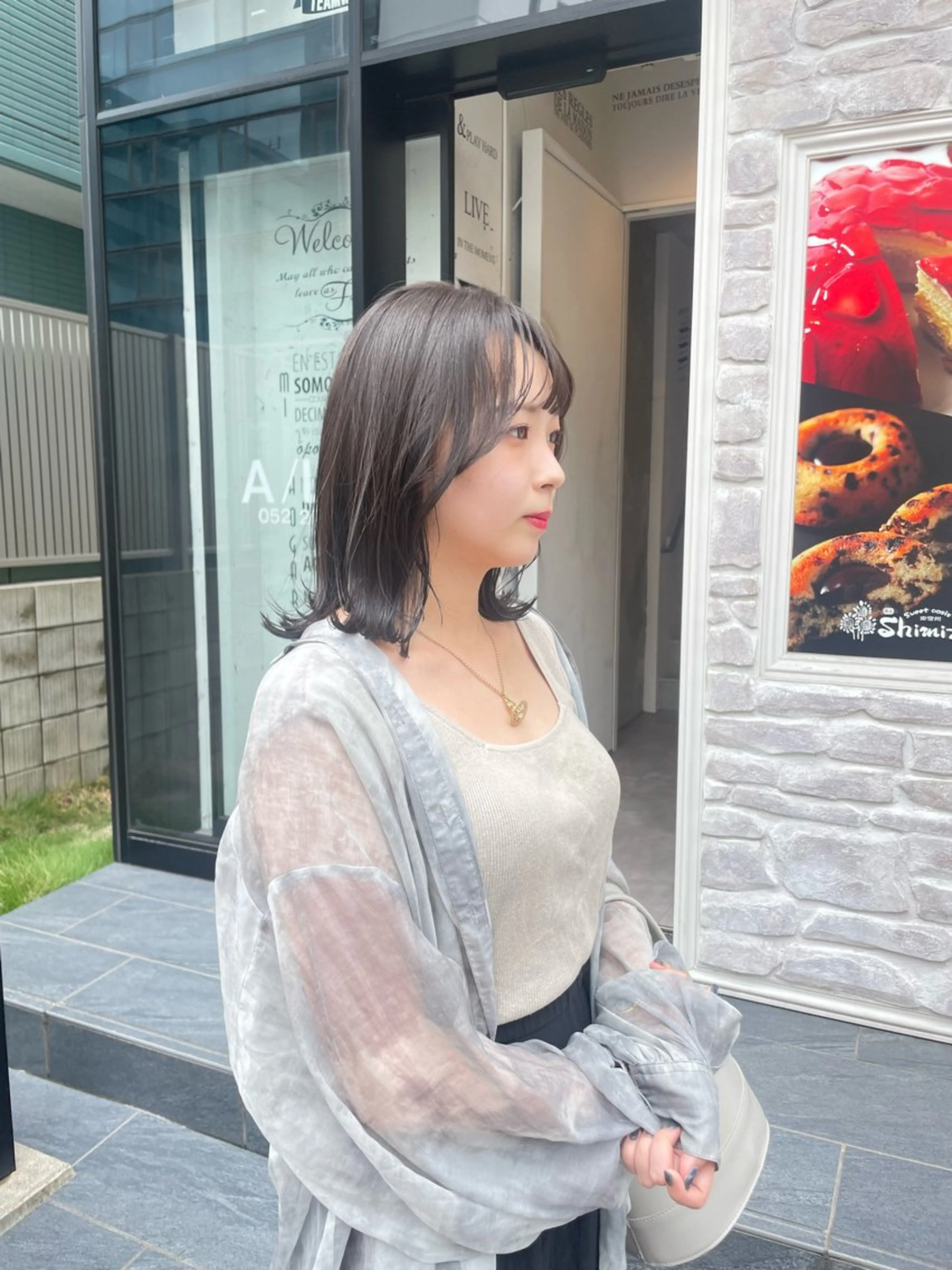 ミディアム カラー 透明感カラー 顔周りカット 小顔カット カット ヘアカラー A/LEE所属・久保田 千尋のヘアスタイル