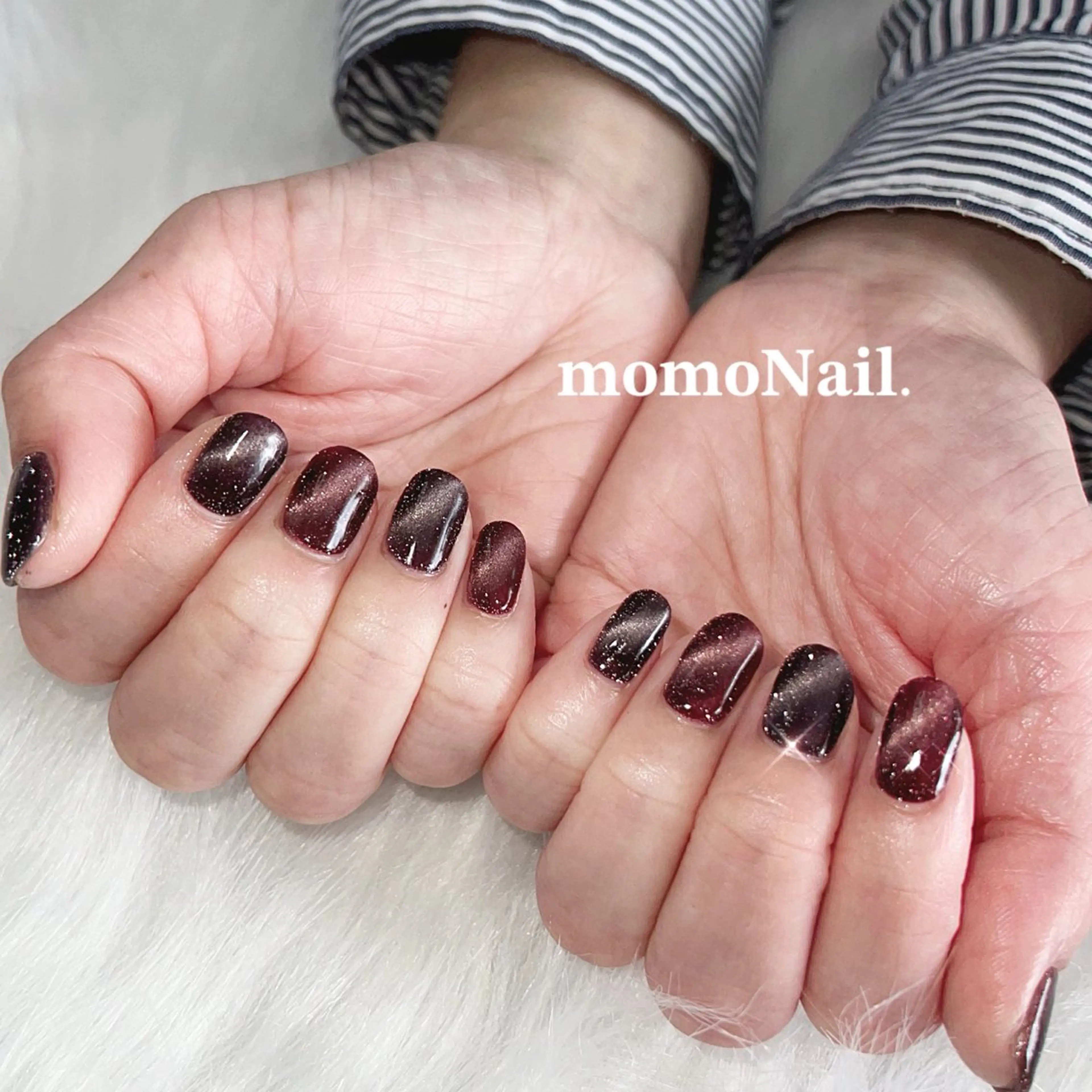 ネイル ボルドー フラッシュネイル マグネットネイル ワンホンネイル momoNail. momoka🍑のネイルデザイン