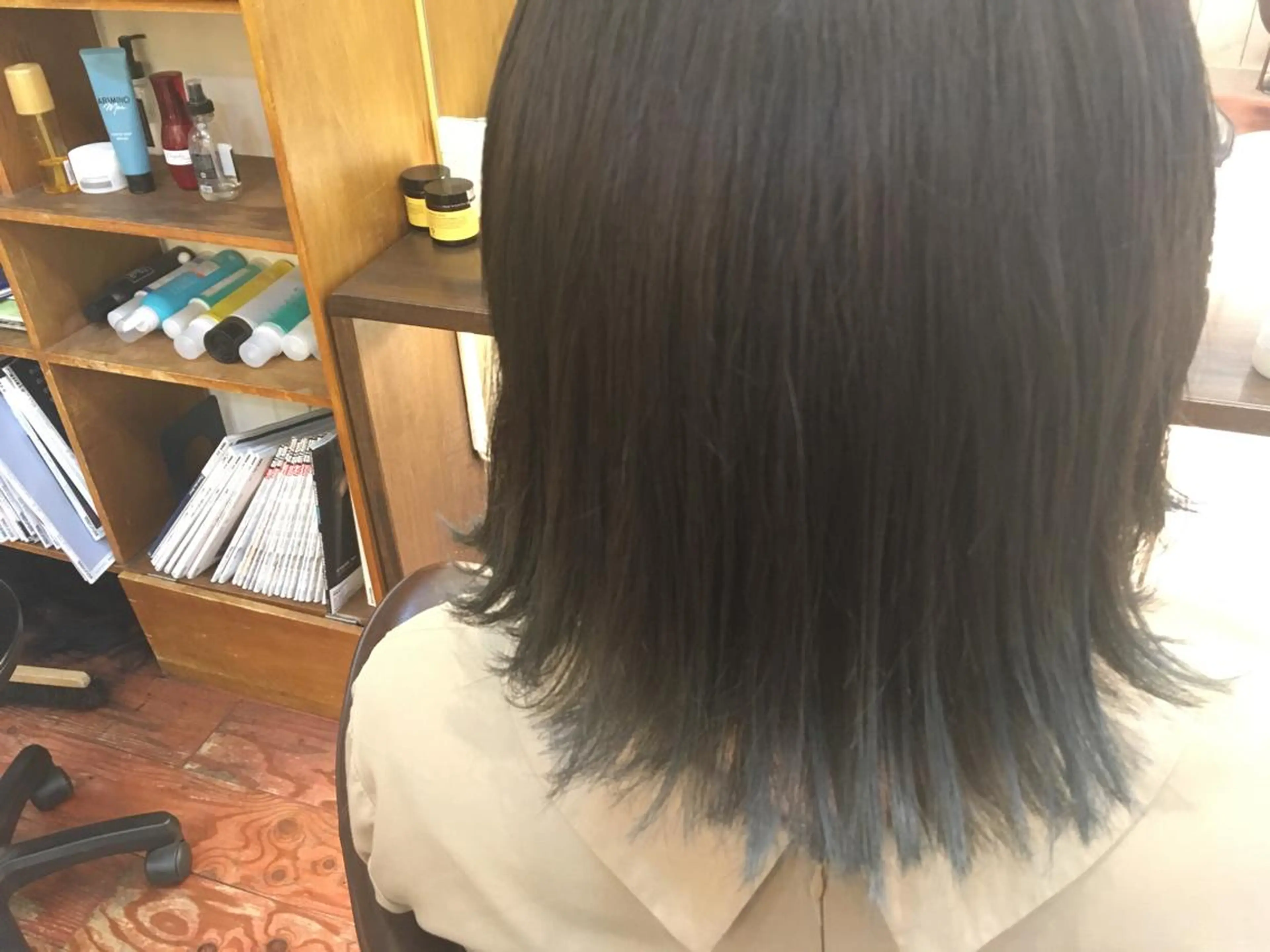 ショート カラー ブリーチ Lagom なかだのヘアスタイル