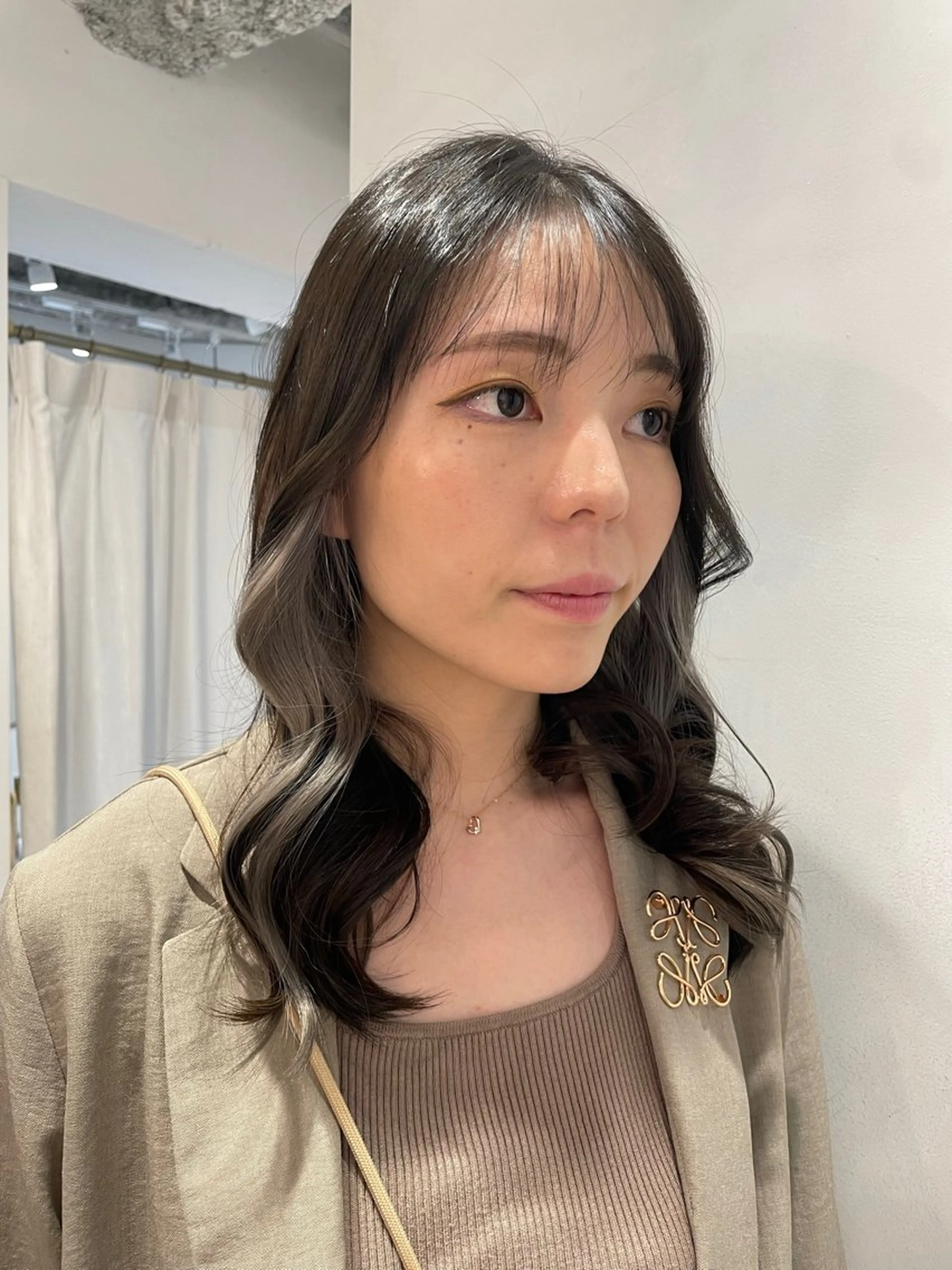 セミロング カラー ブリーチ パープルカラー 石川 優奈のヘアスタイル