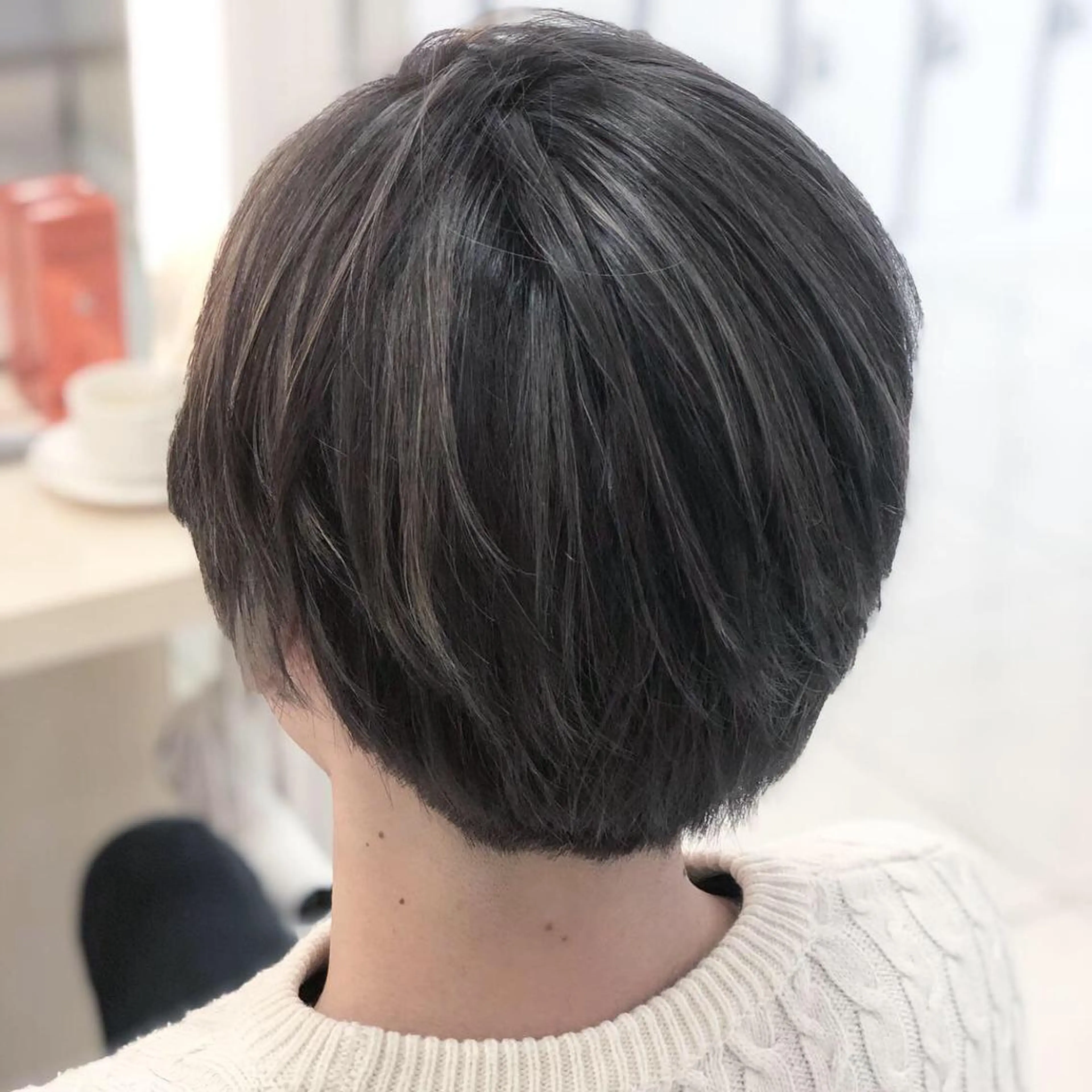 ショート カラー ハイライトカラー シルバー ハイライト ヘアカラー トリートメント 💙髪質改善 💙和田💙のヘアスタイル