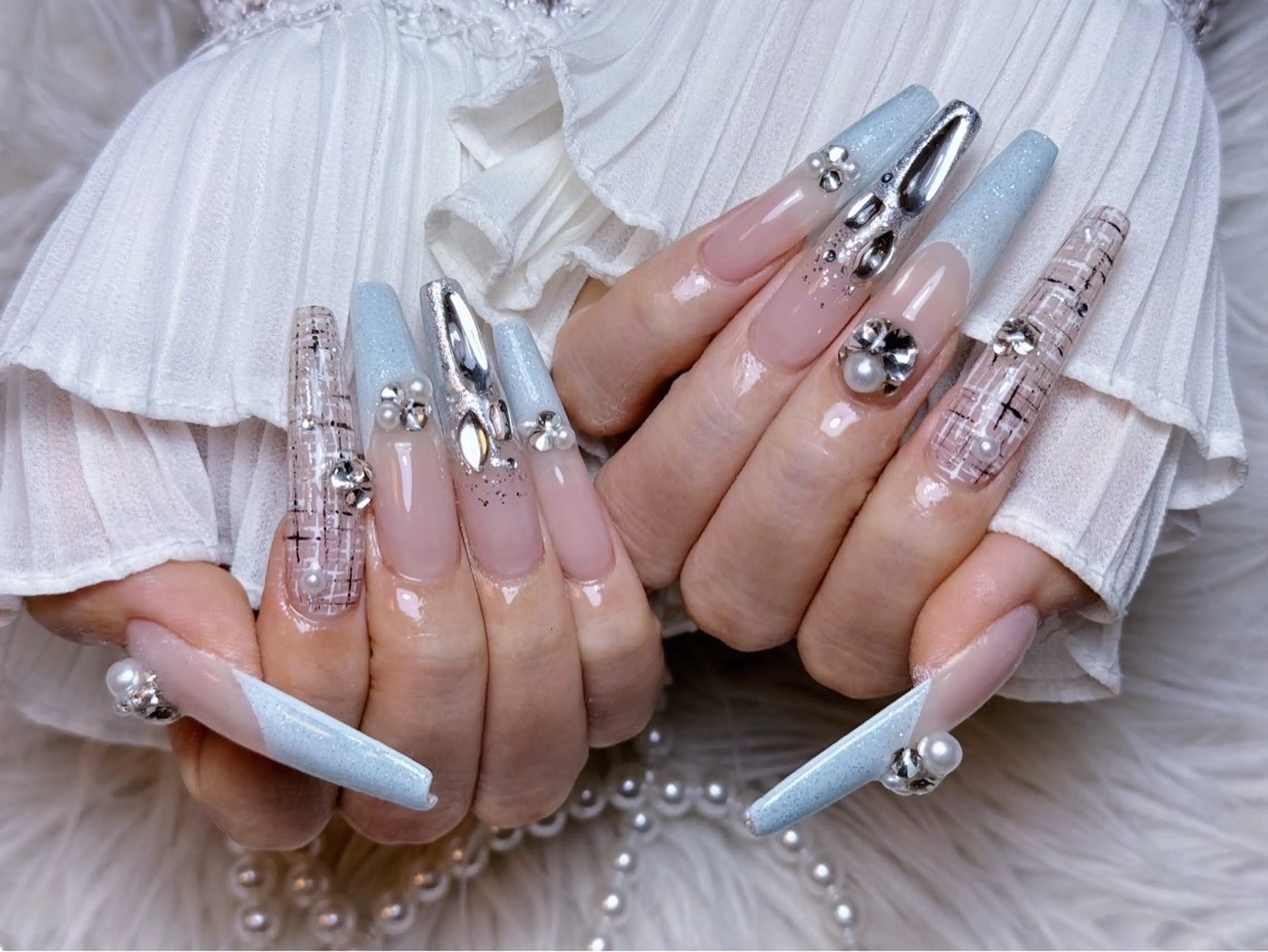 ネイル チークネイル 長さ出し フラワーネイル フレンチネイル ガーリー ハンドネイル NEW NAIL所属・NEW NAIL 池袋のネイルデザイン