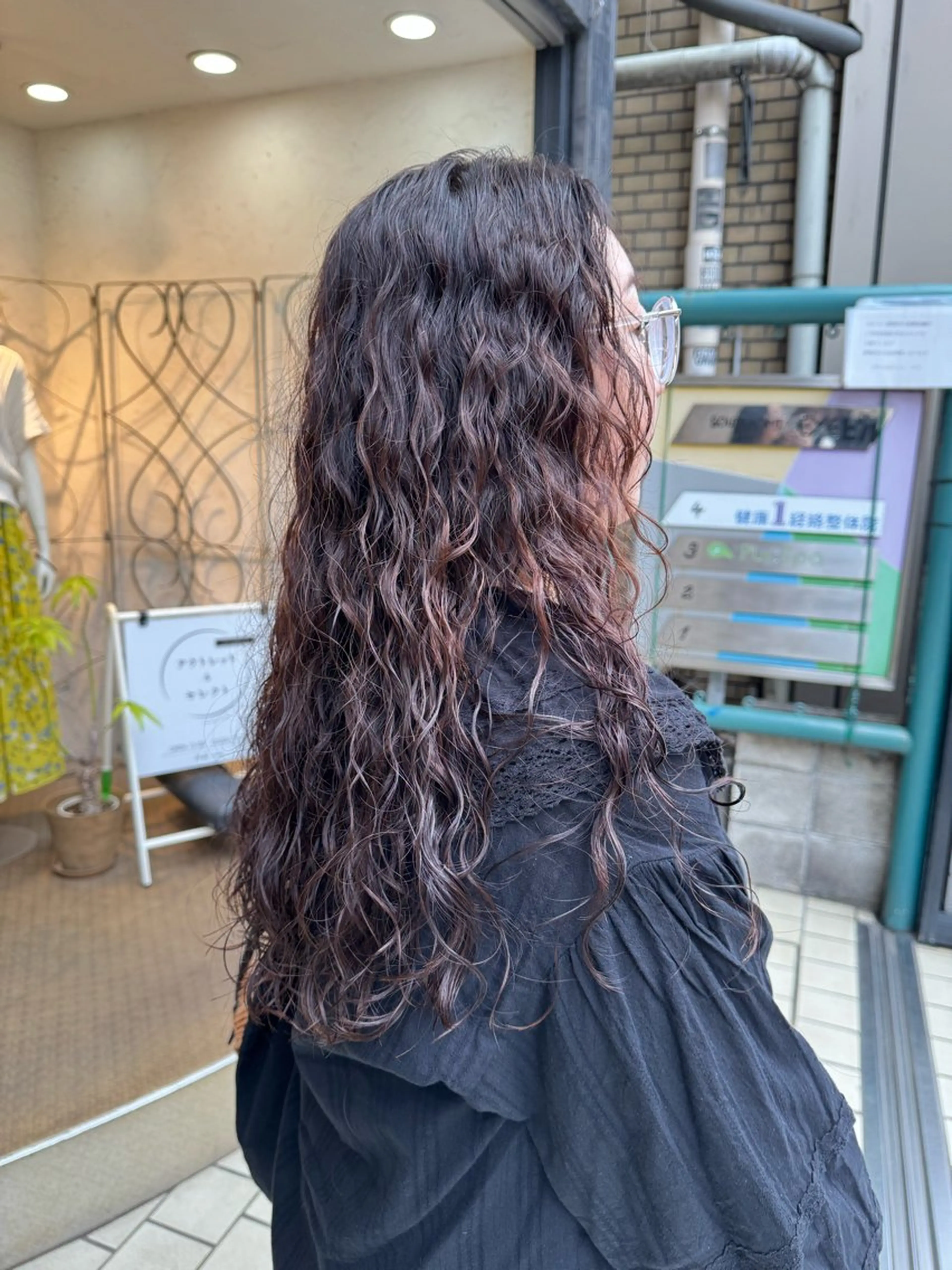 ロング パーマ スパイラルパーマ hair salon Oeuf所属・たなか あいりのヘアスタイル