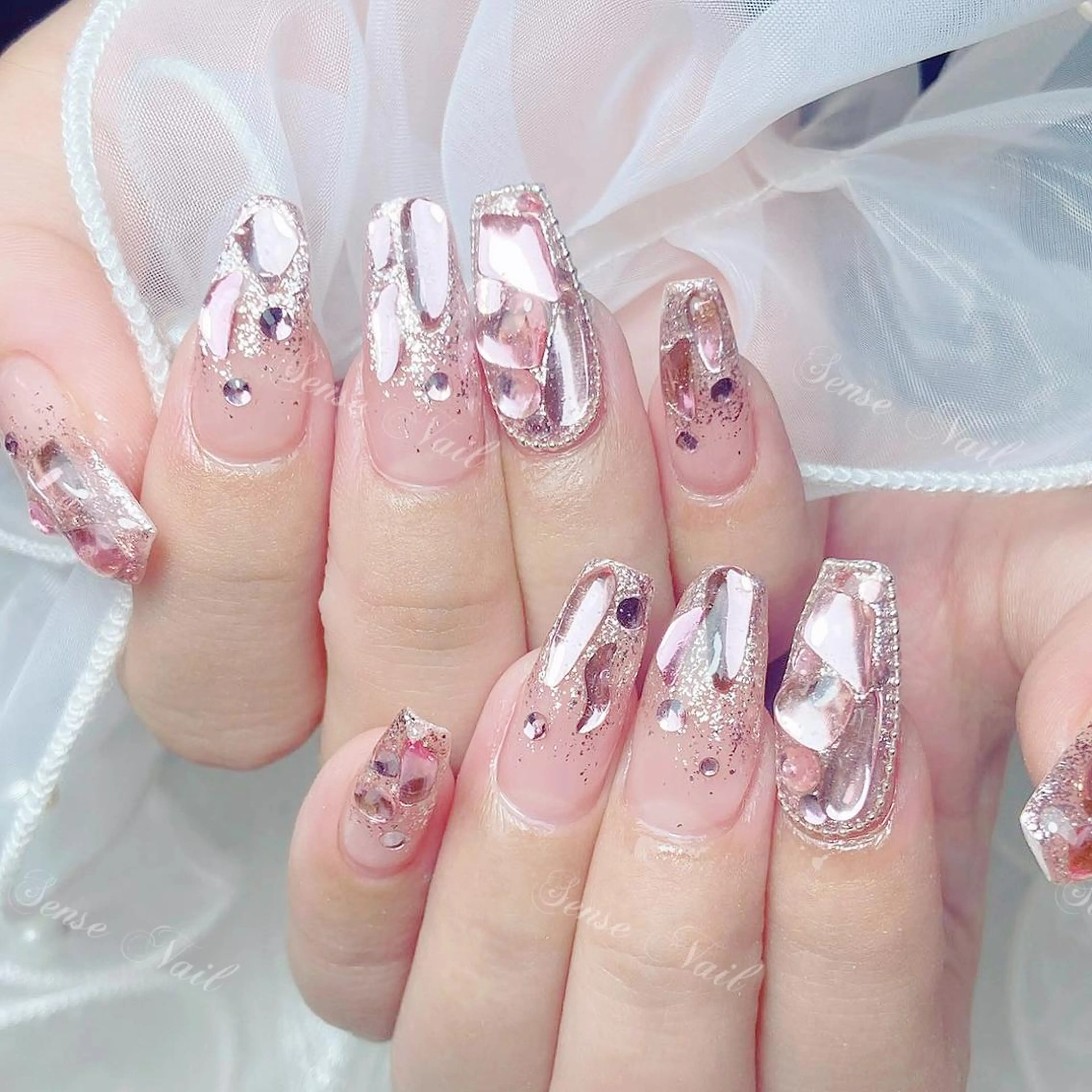 ネイル Queening 🦋のネイルデザイン