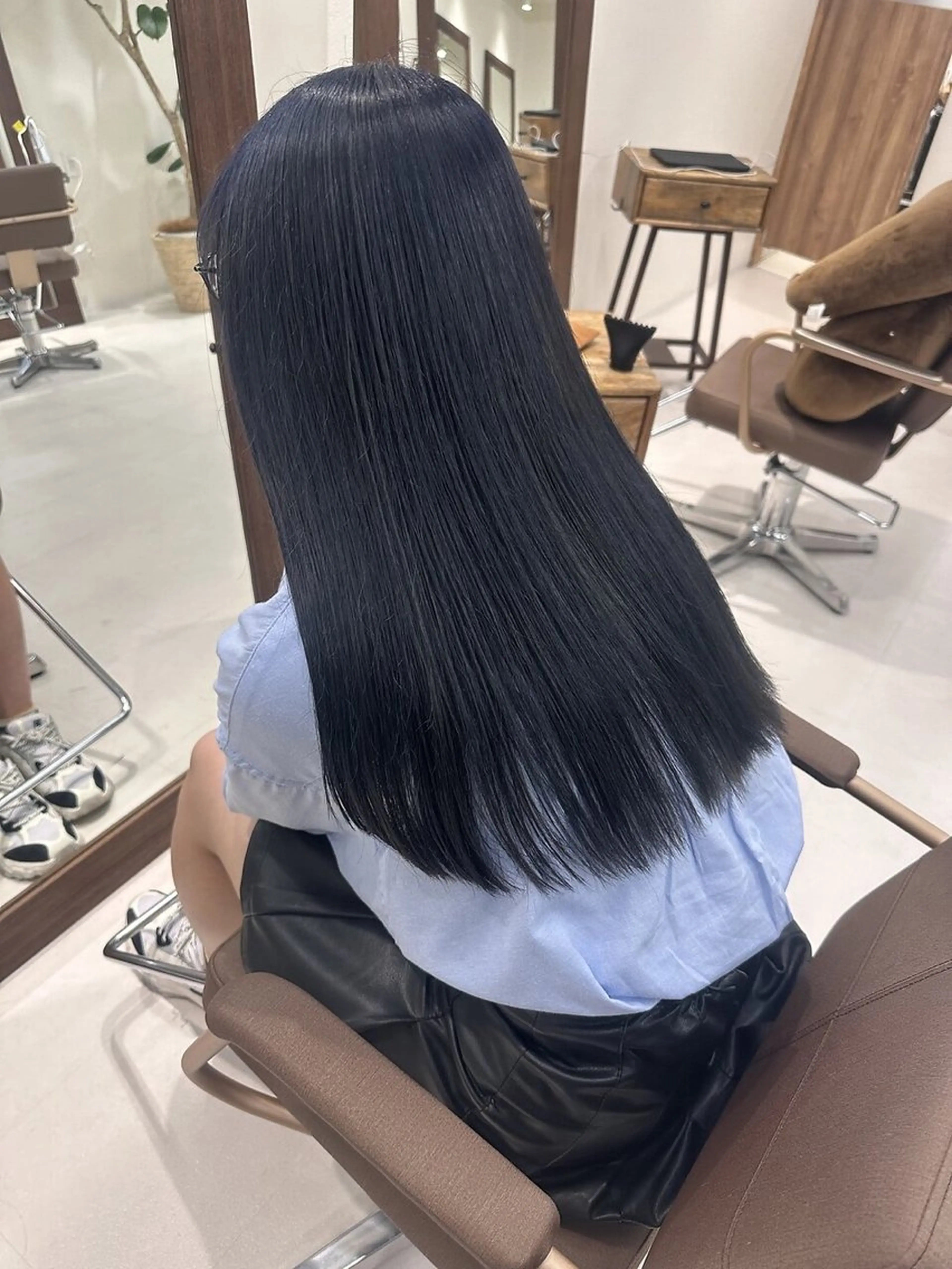 ロング カラー 黒髪 ブルーカラー ブルーブラック ヘアカラー トリートメント Liru:smart salon/茅ヶ崎のヘアスタイル