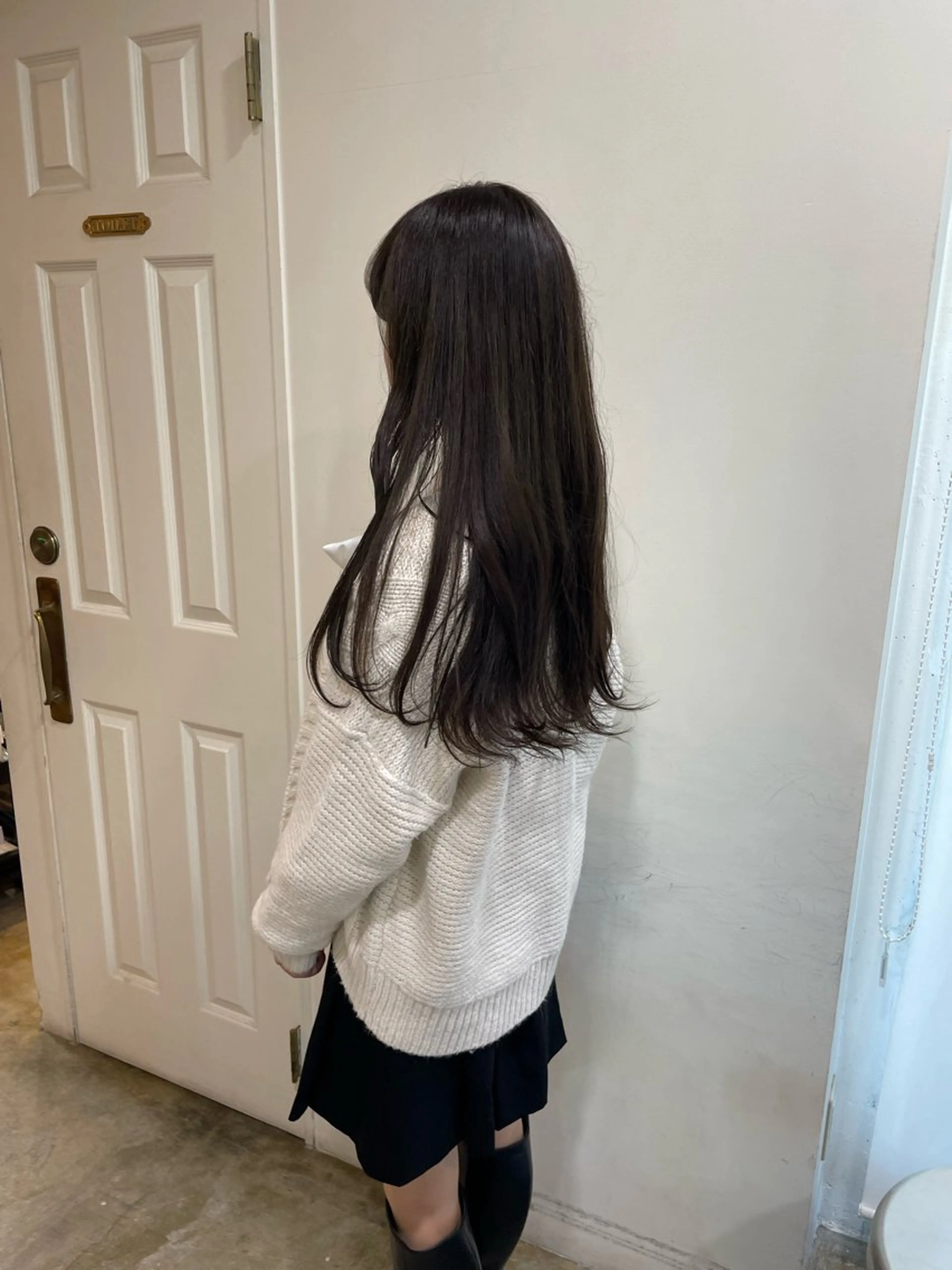 ロング カラー グレージュ オリーブグレージュ オリーブグレー カット ヘアカラー トリートメント MIOベージュカラー 柔らかいカラーのヘアスタイル