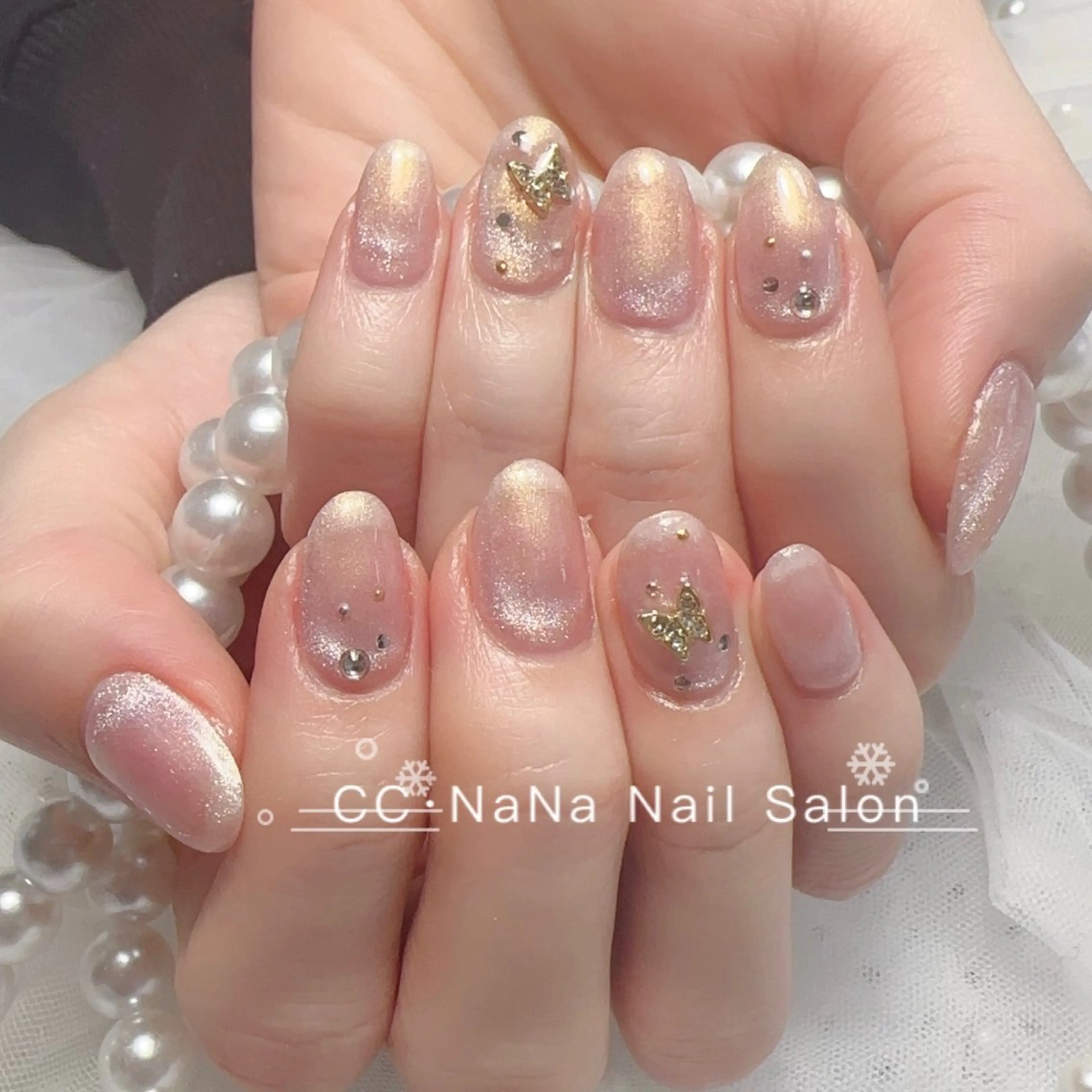 ネイル チークネイル フラッシュネイル ハート キラキラネイル 韓国ネイル ハンドネイル CC  NaNa ワンホンネイル🌙のネイルデザイン