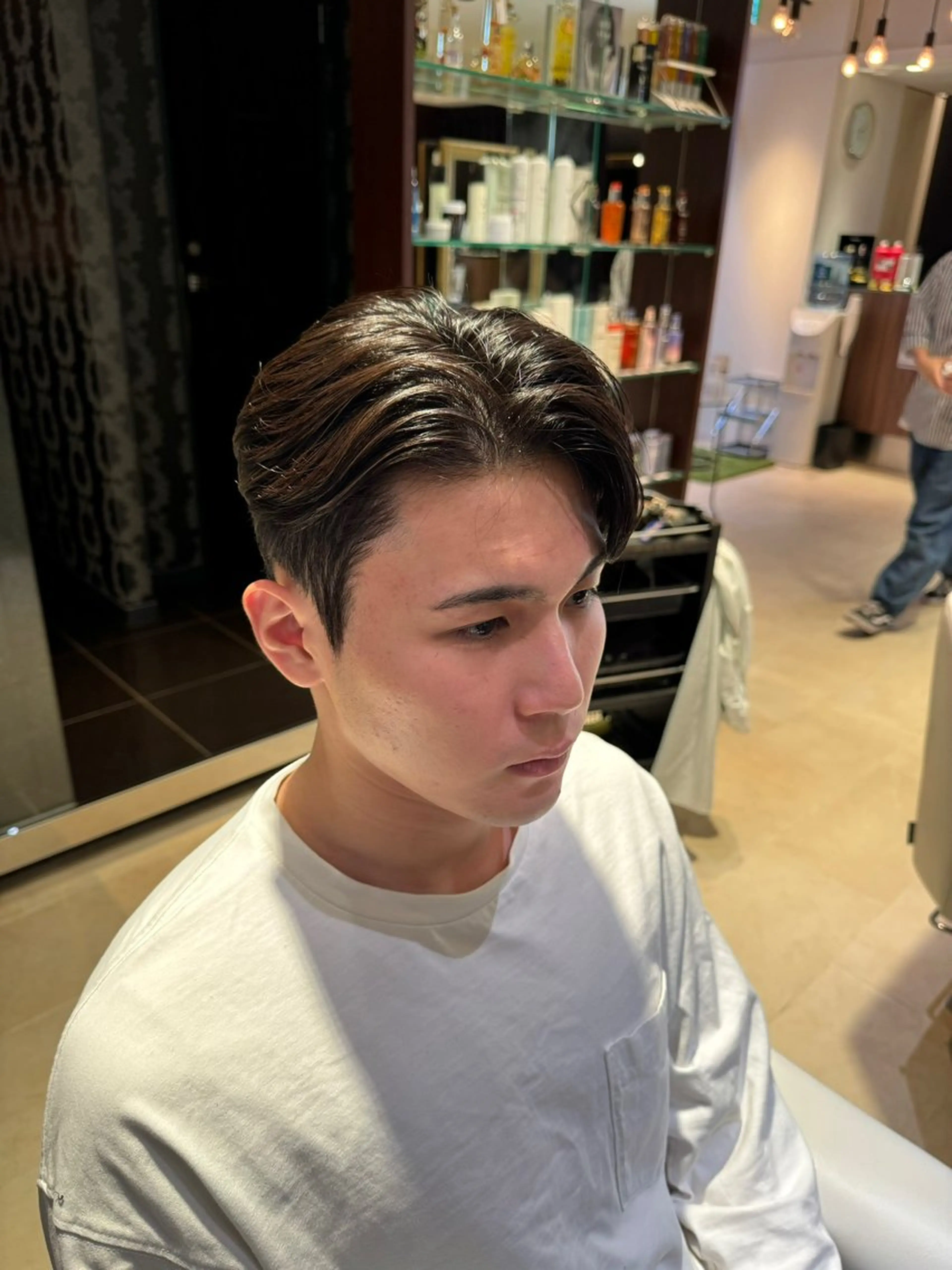 ショート パーマ メンズ センターパート コンマヘア ダウンパーマ カルマパーマ メンズ韓国風 YUKI🇰🇷 カルマ／ダウンパーマのヘアスタイル