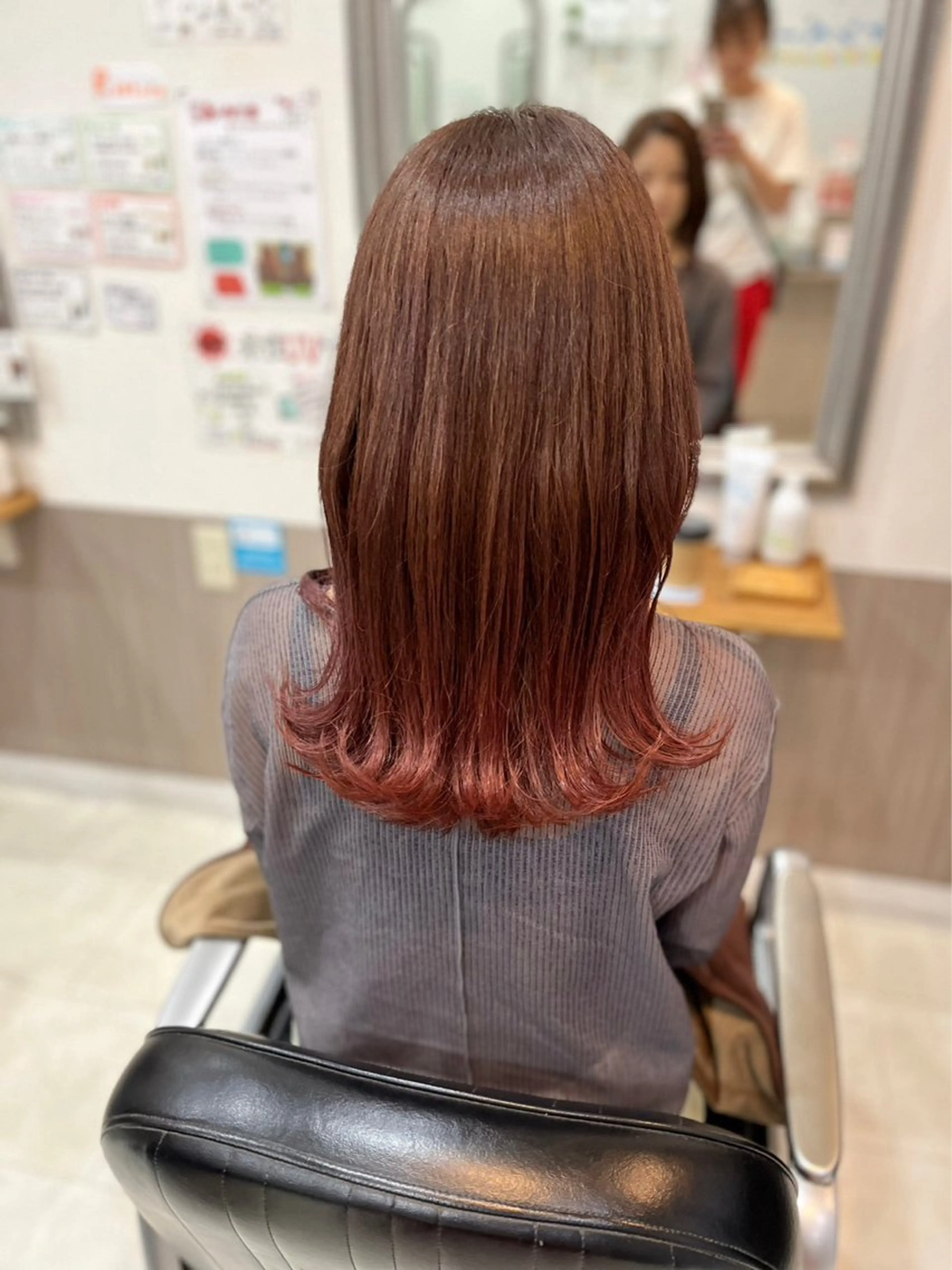 ミディアム カラー 生尾 虹水のヘアスタイル