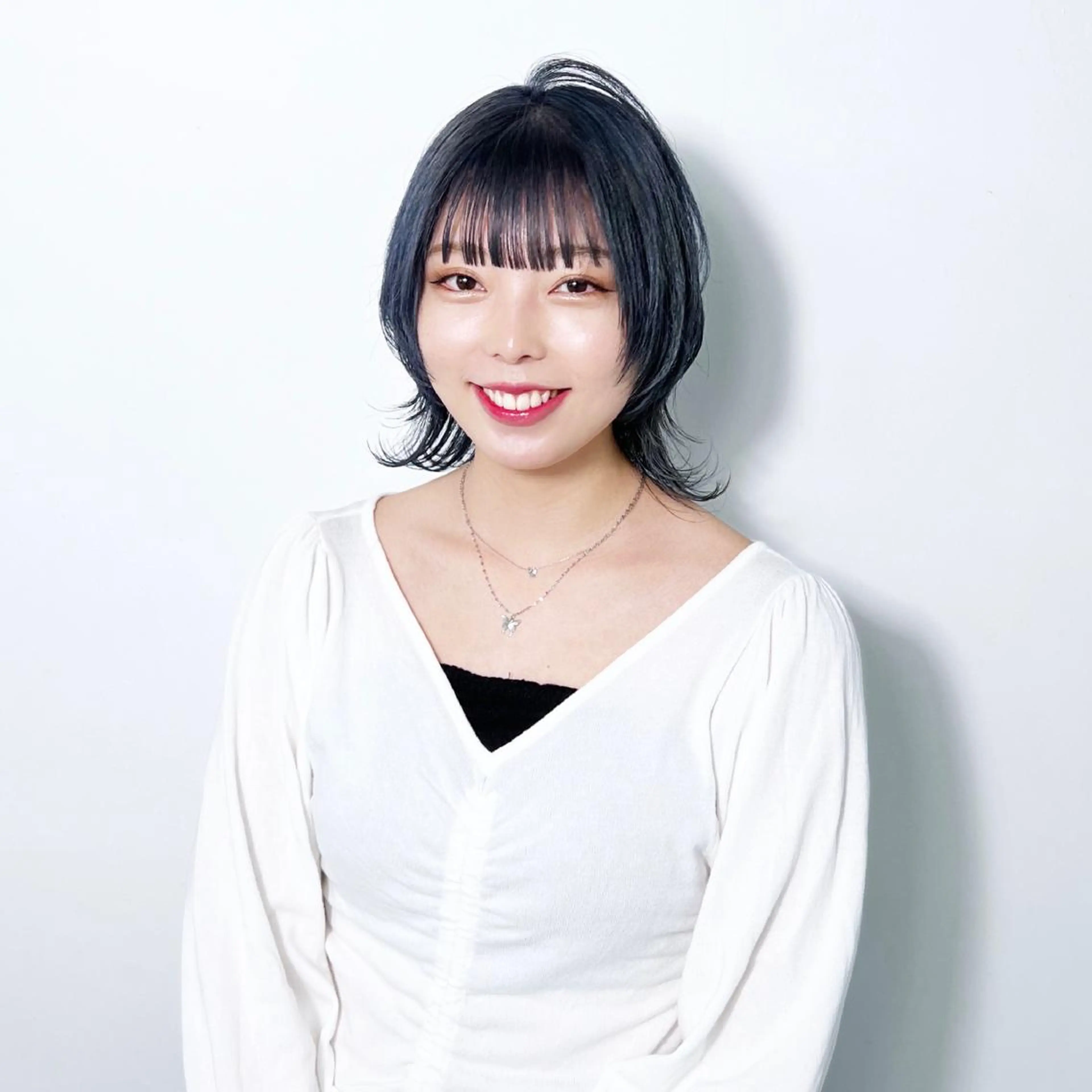 ショート カラー ヘアアレンジ ショートレイヤー ミストバング ブリーチ ブルーカラー イヤリングカラー カット ヘアカラー トリートメント 大橋 拓巳のヘアスタイル
