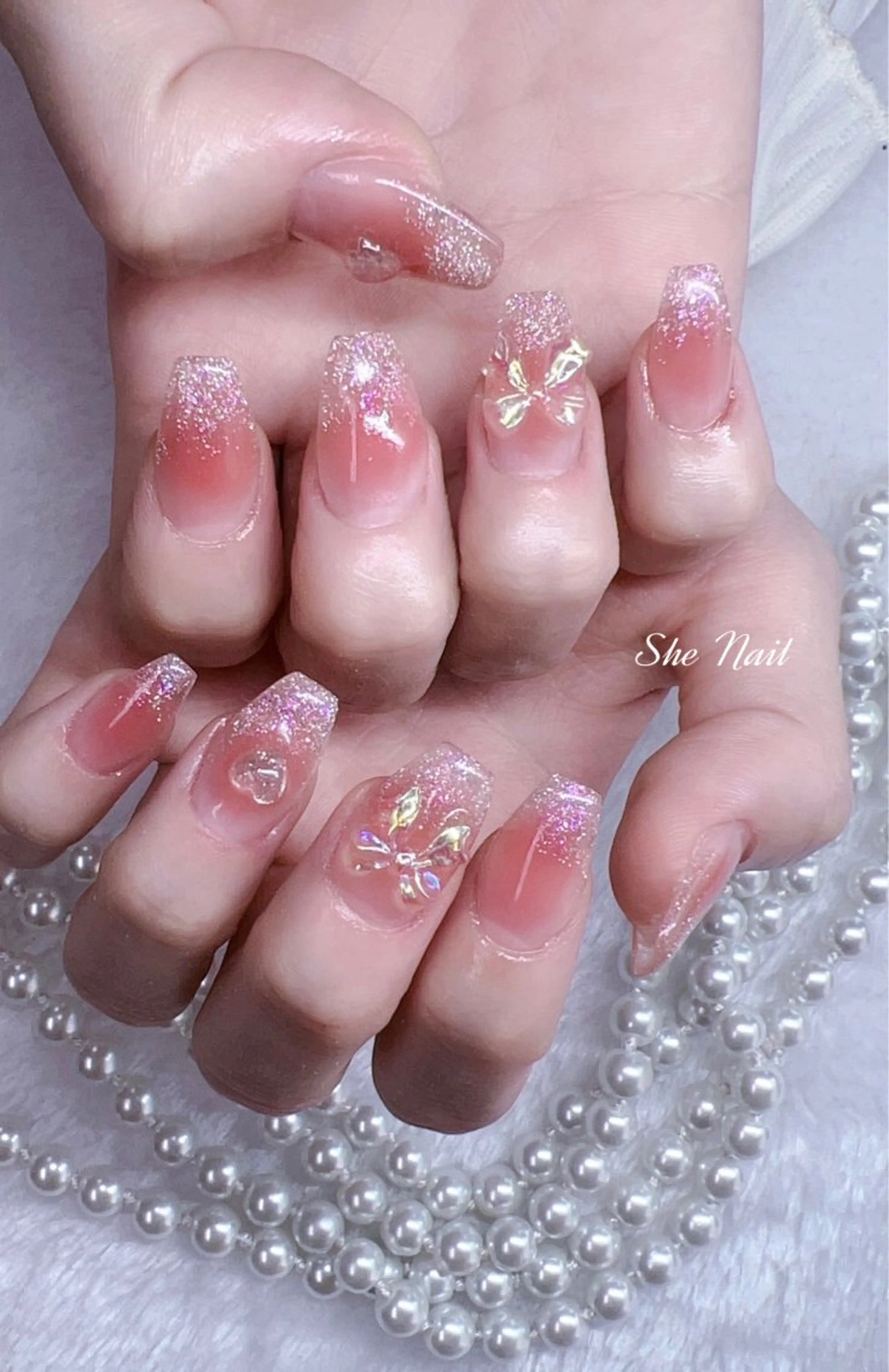 ♡キラキラチークネイル♡ ネイルチップ　ハンドメイド ネイルチップ チークネイル キラキラ ホワイト シルバー｜Yahoo