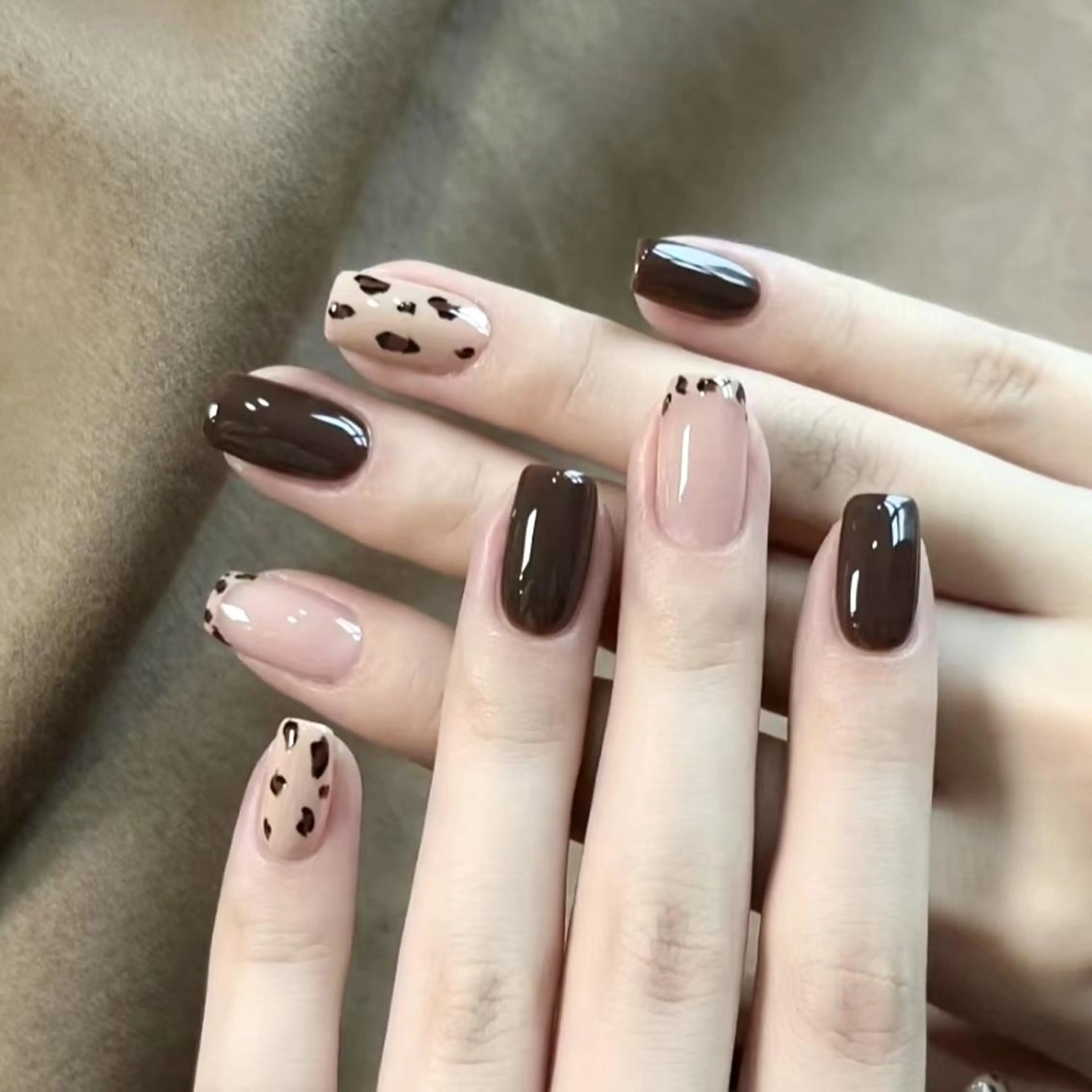 ネイル ハンドネイル RAFFINE 月🦋🩵のネイルデザイン