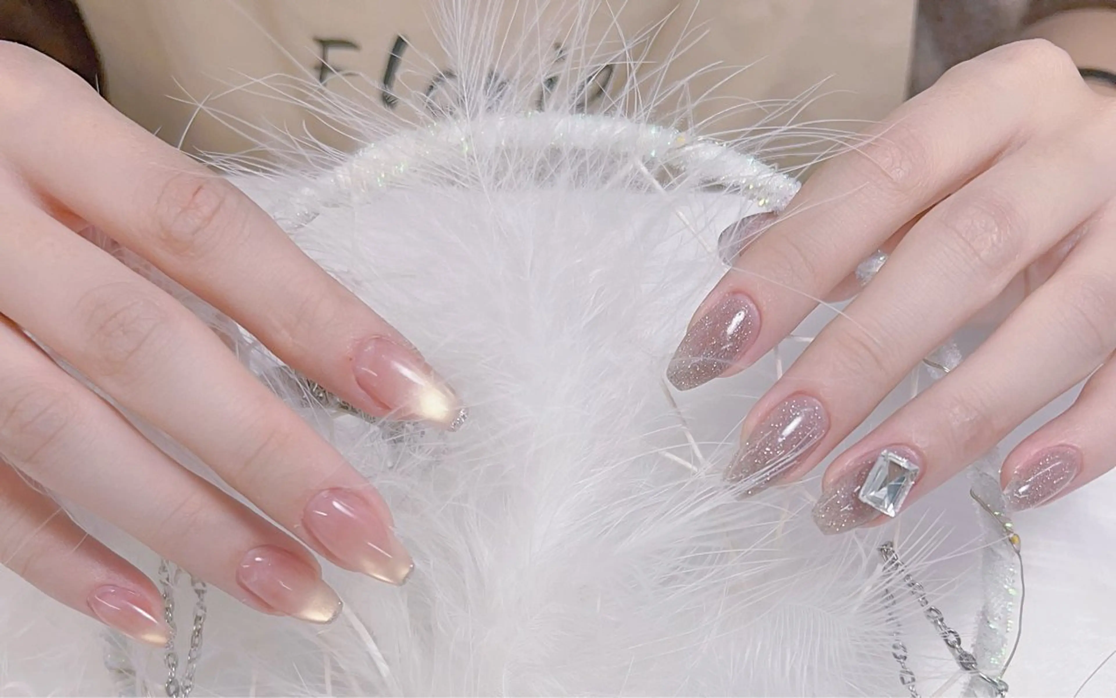 ネイル アートネイル フラッシュネイル ジェルネイル ガーリー キラキラネイル RiRi ネイルサロンのネイルデザイン