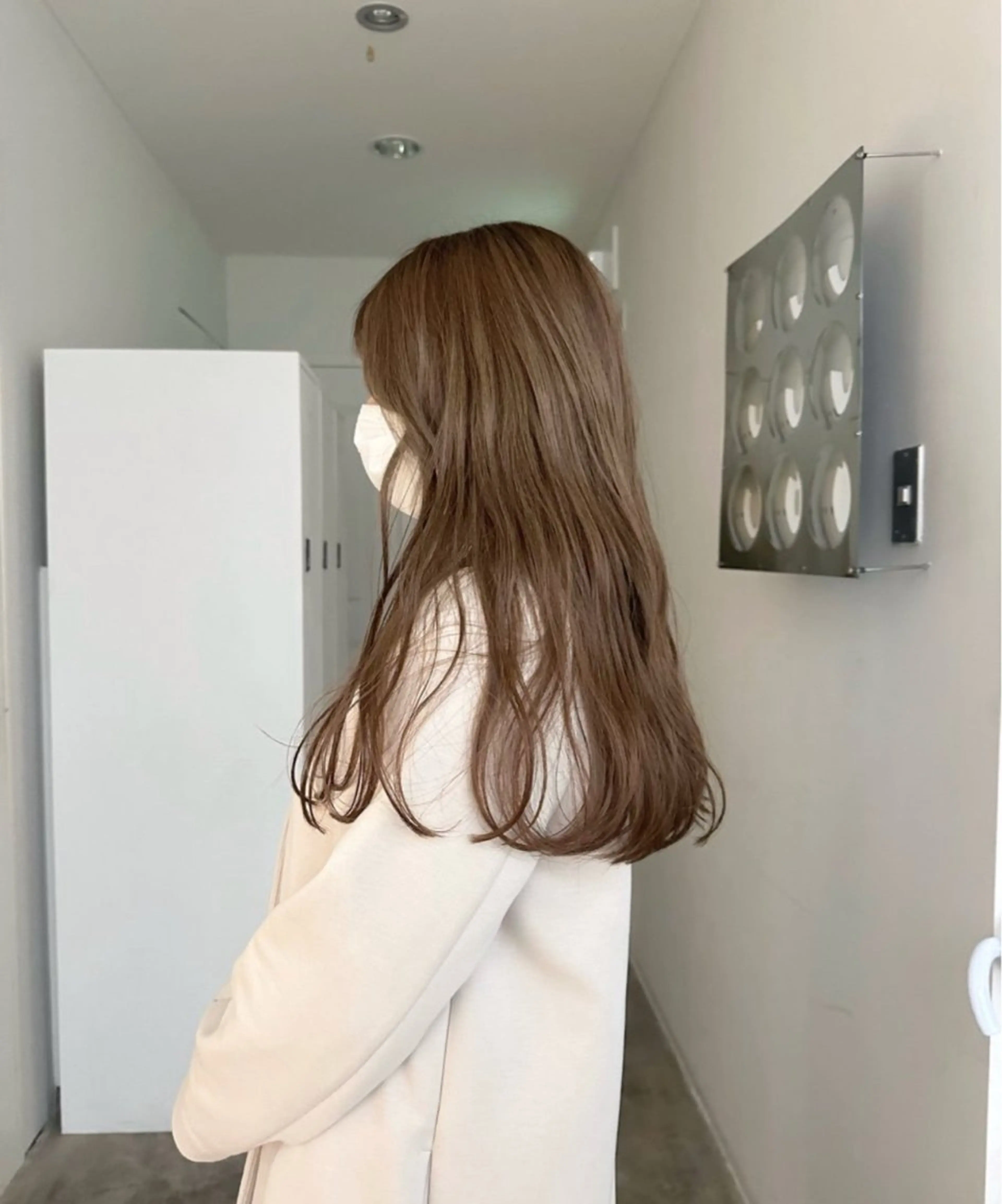 ロング ヘアカラー 岡田 琉花のヘアスタイル