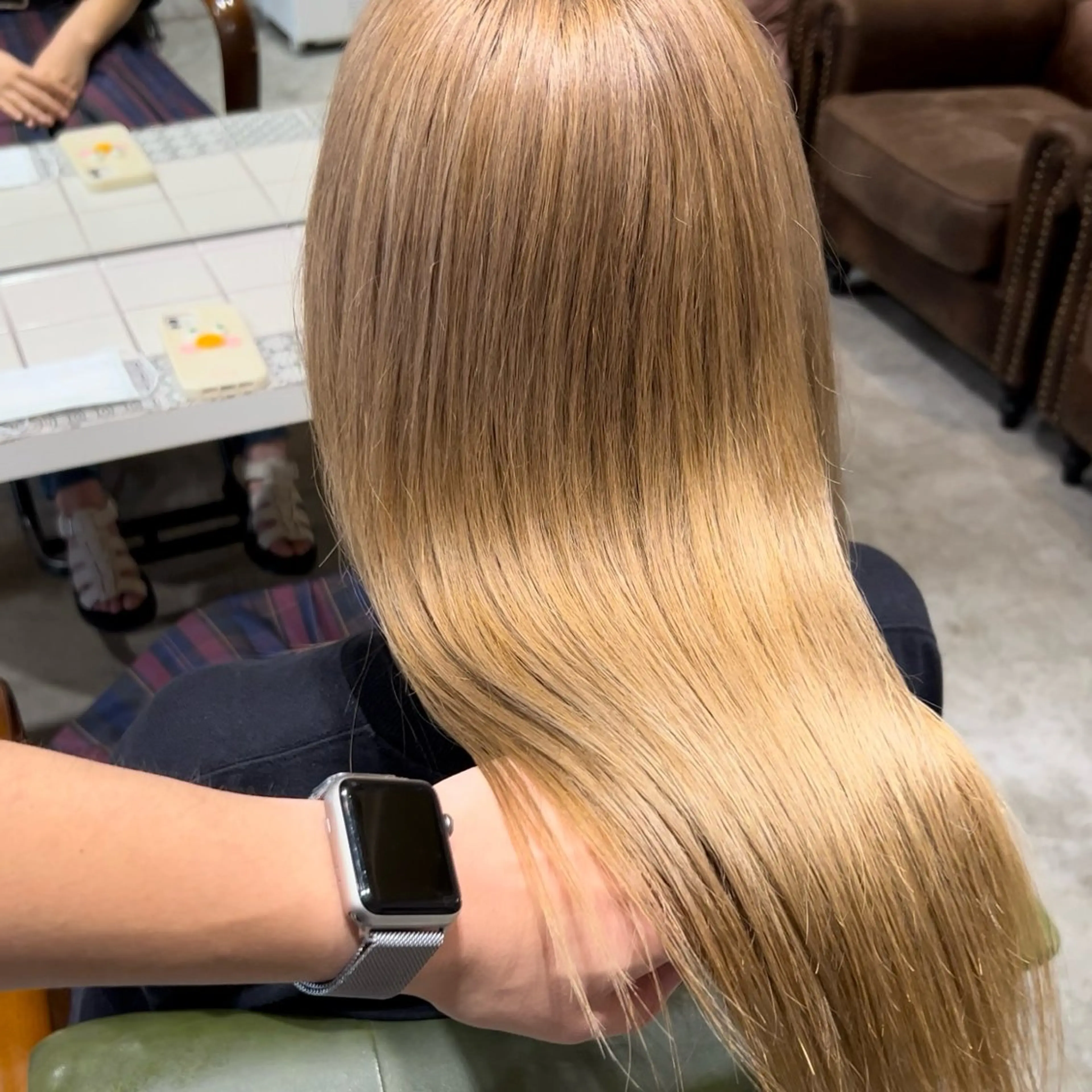 ロング カラー ベージュカラー ブロンド ブロンドベージュ ヘアカラー トリートメント ヘッドスパ ヘアセット オカベ ショウマのヘアスタイル