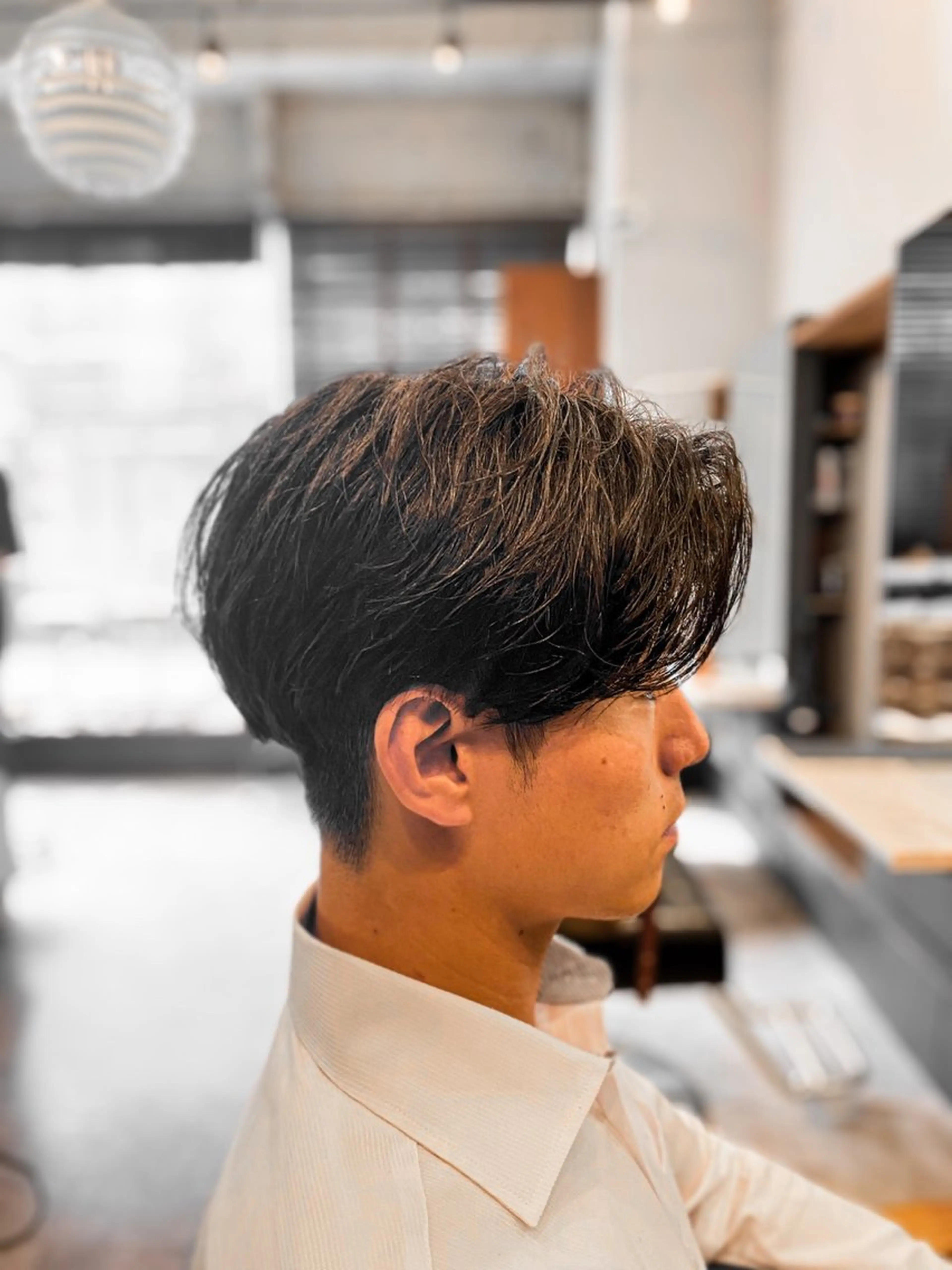 ミディアム メンズ ミディアムパーマ メンズブリーチ ビジネス センターパート フェードカット カット ヘッドスパ IRIE HAIR DESIGN所属・IRIE⚡️メンズ/ パーマ⚡️北川聖也のヘアスタイル