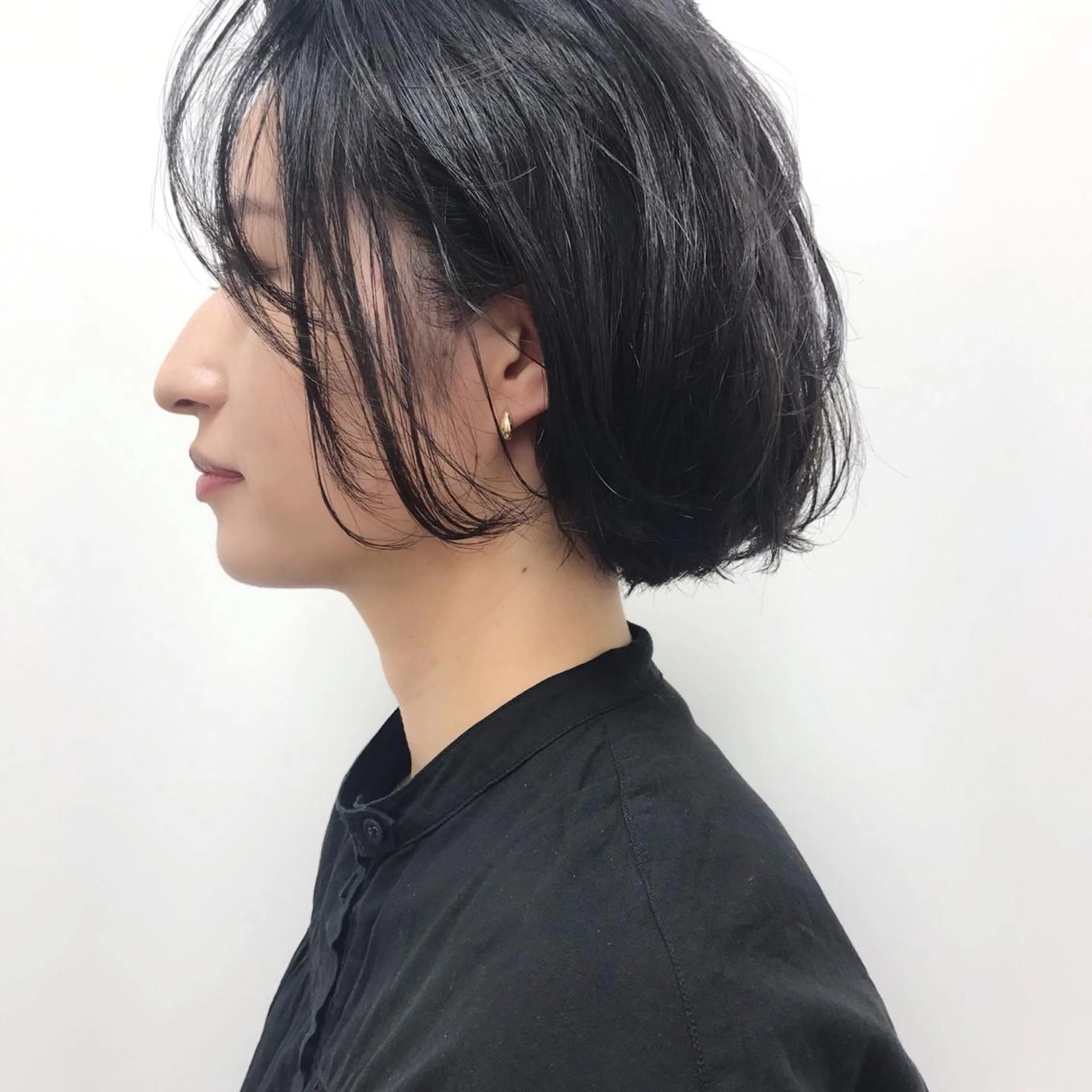 ショート カラー 黒髪 ショートヘア HARUNA🤍 色持ち良いツヤ髪のヘアスタイル