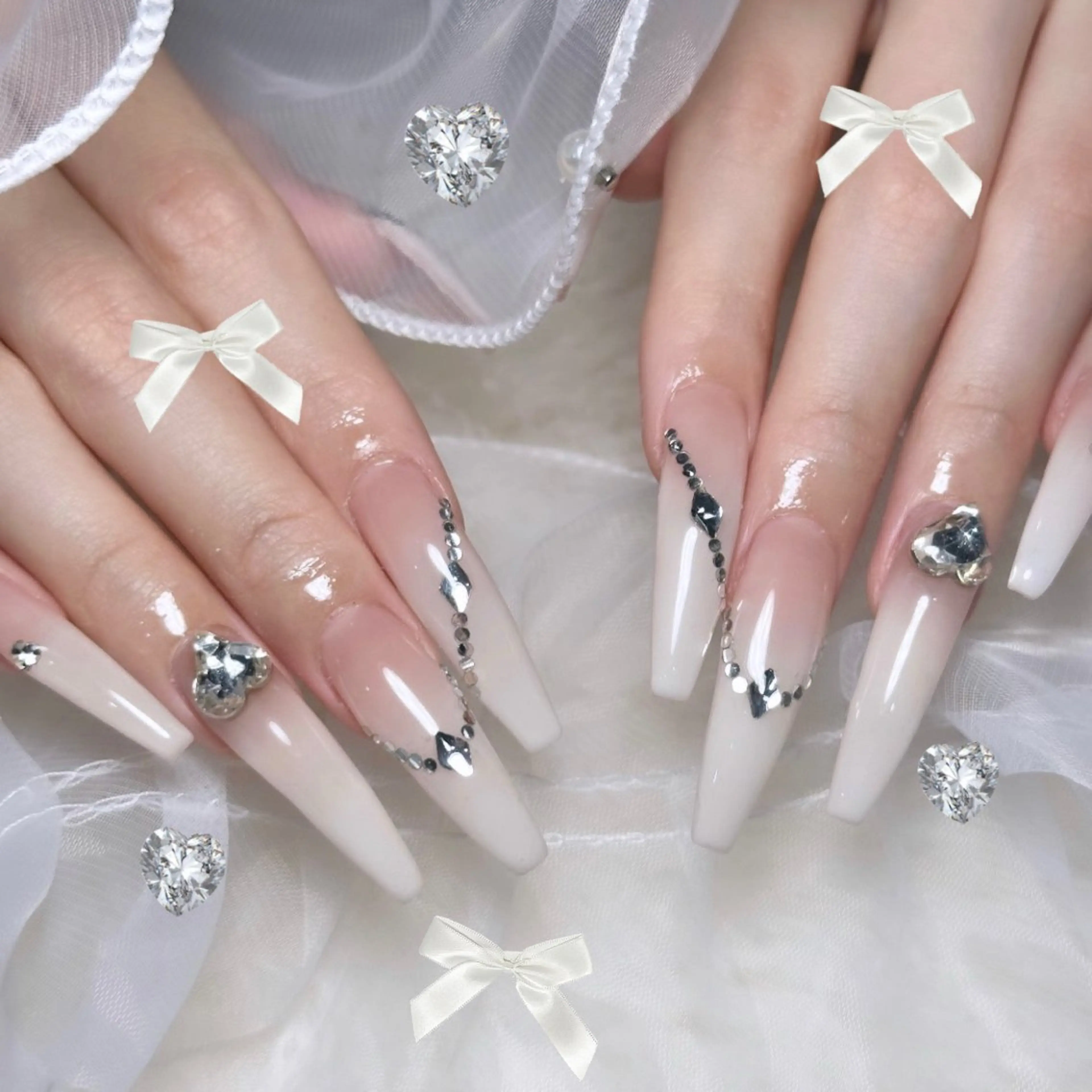 ネイル ハンドネイル Ema Nail 豊中店所属・EmaNail 👩🏼💖MIRIのネイルデザイン