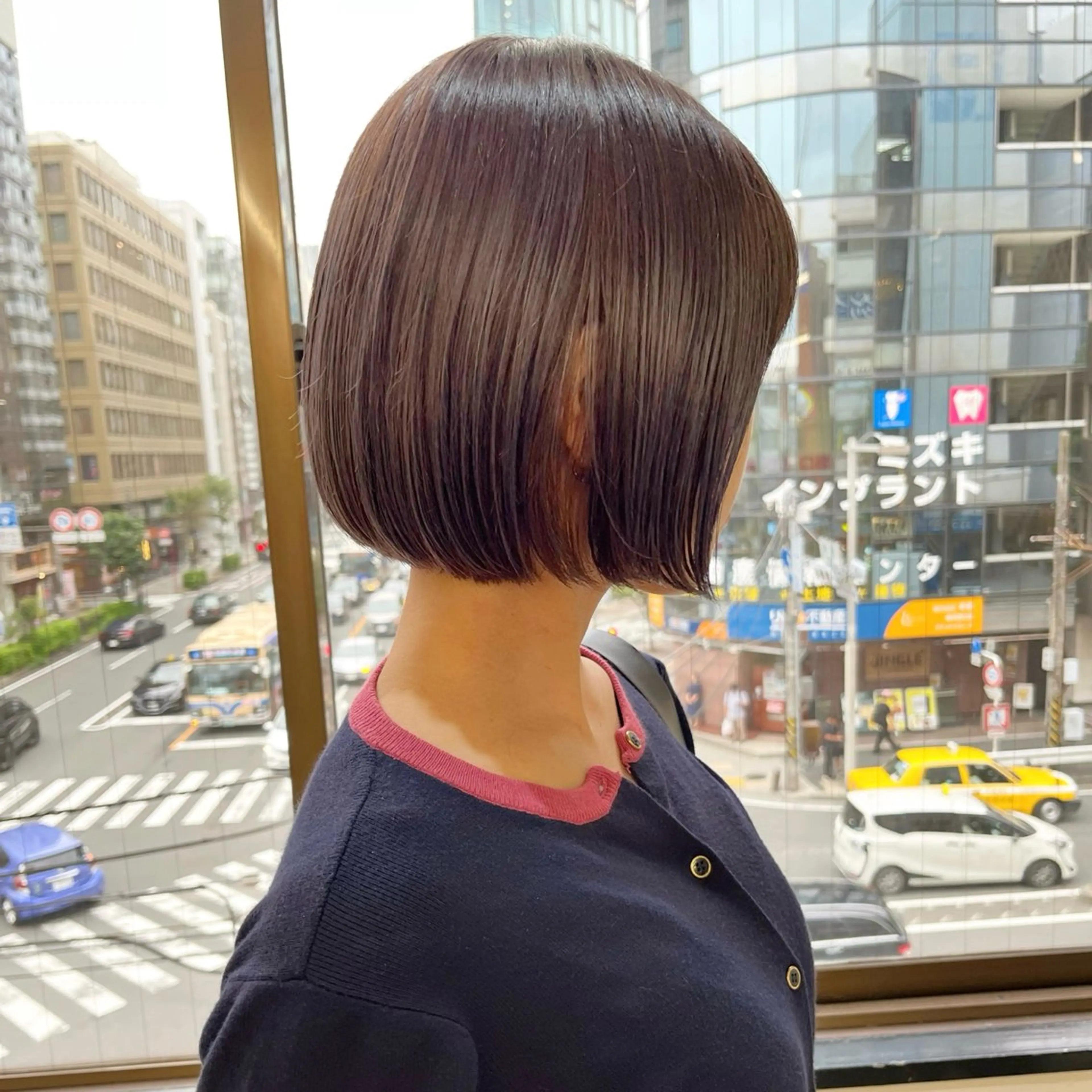 ショート カラー ブリーチ グレージュ ラベンダーカラー ラベンダーグレージュ ラベンダーグレー カット ヘアカラー トリートメント 朝がちょっと楽しくな るshort･bobのヘアスタイル