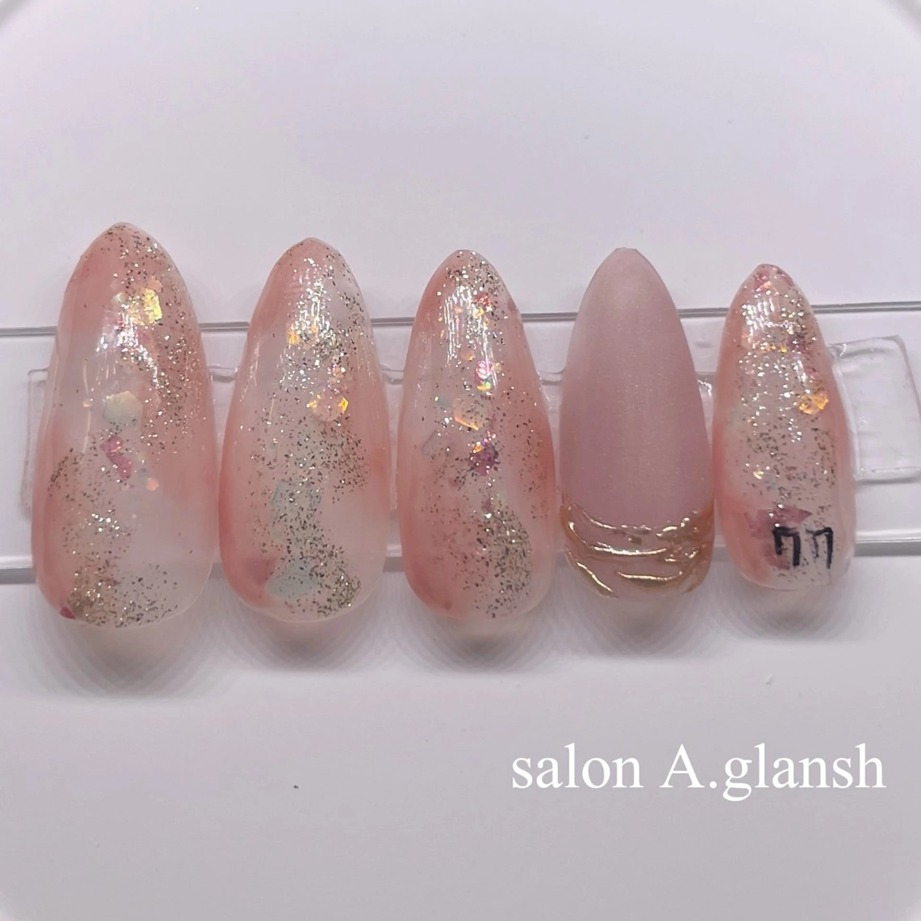 ハンドネイル salon A.glansh所属・肌質改善salon♪ 効果がわかる♪南森町のネイルデザイン
