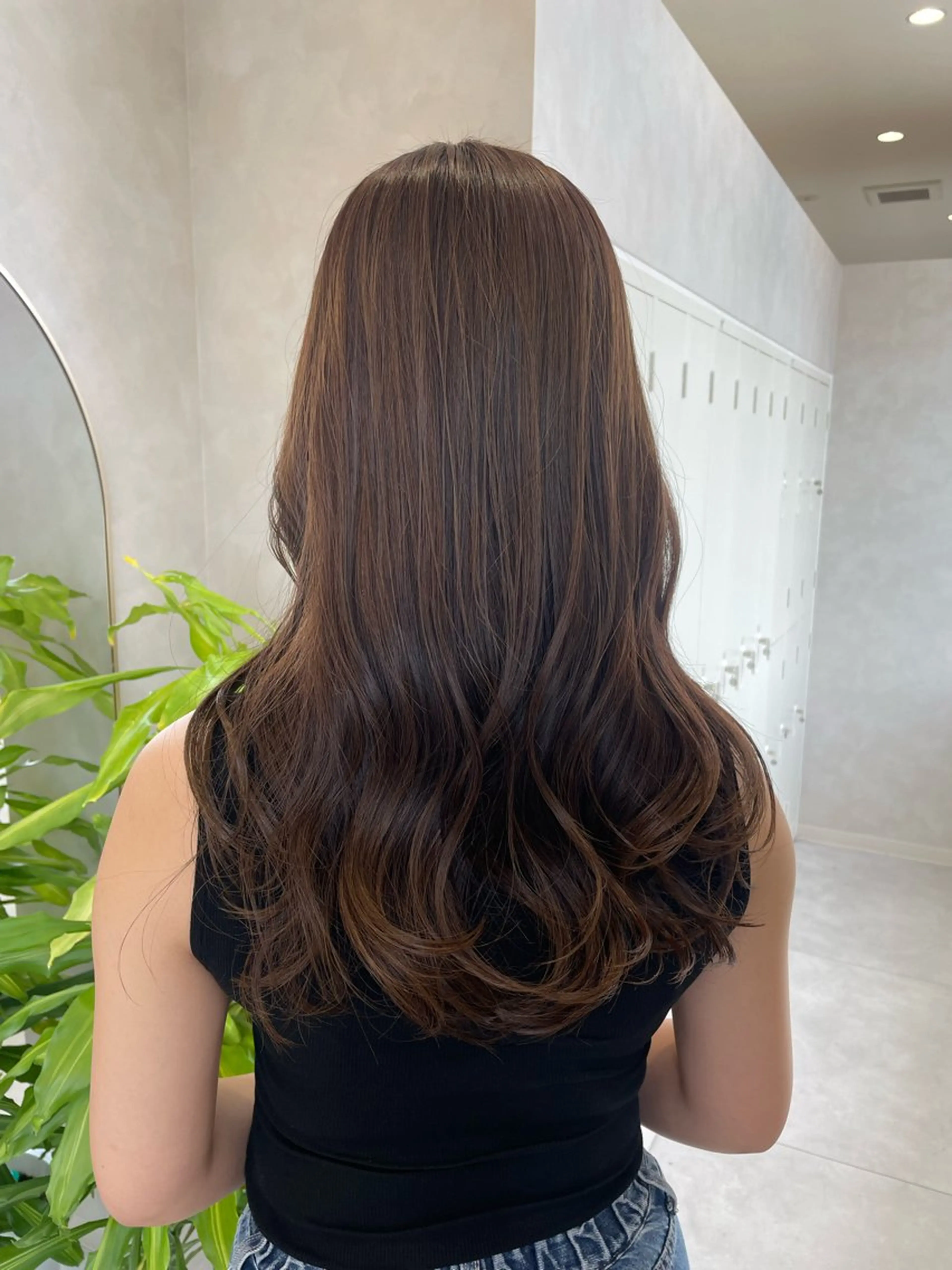 ロング カラー ベージュカラー Eleanor Ayaのヘアスタイル