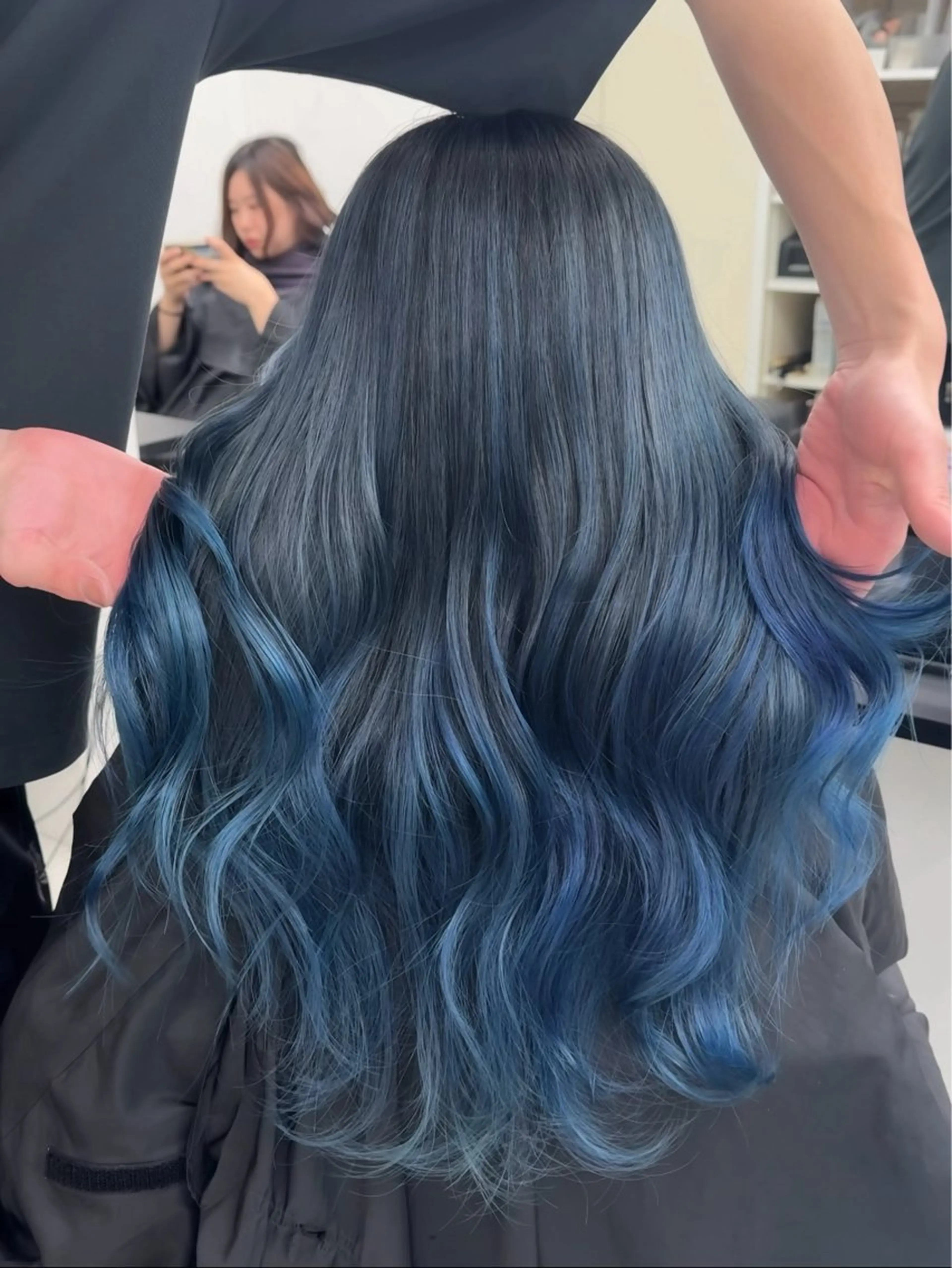 ロング カラー バレイヤージュ ブルーカラー ネイビーカラー レイヤーカット カット ヘアカラー トリートメント ヘアセット Rikuto/原宿 /バレイヤージュのヘアスタイル
