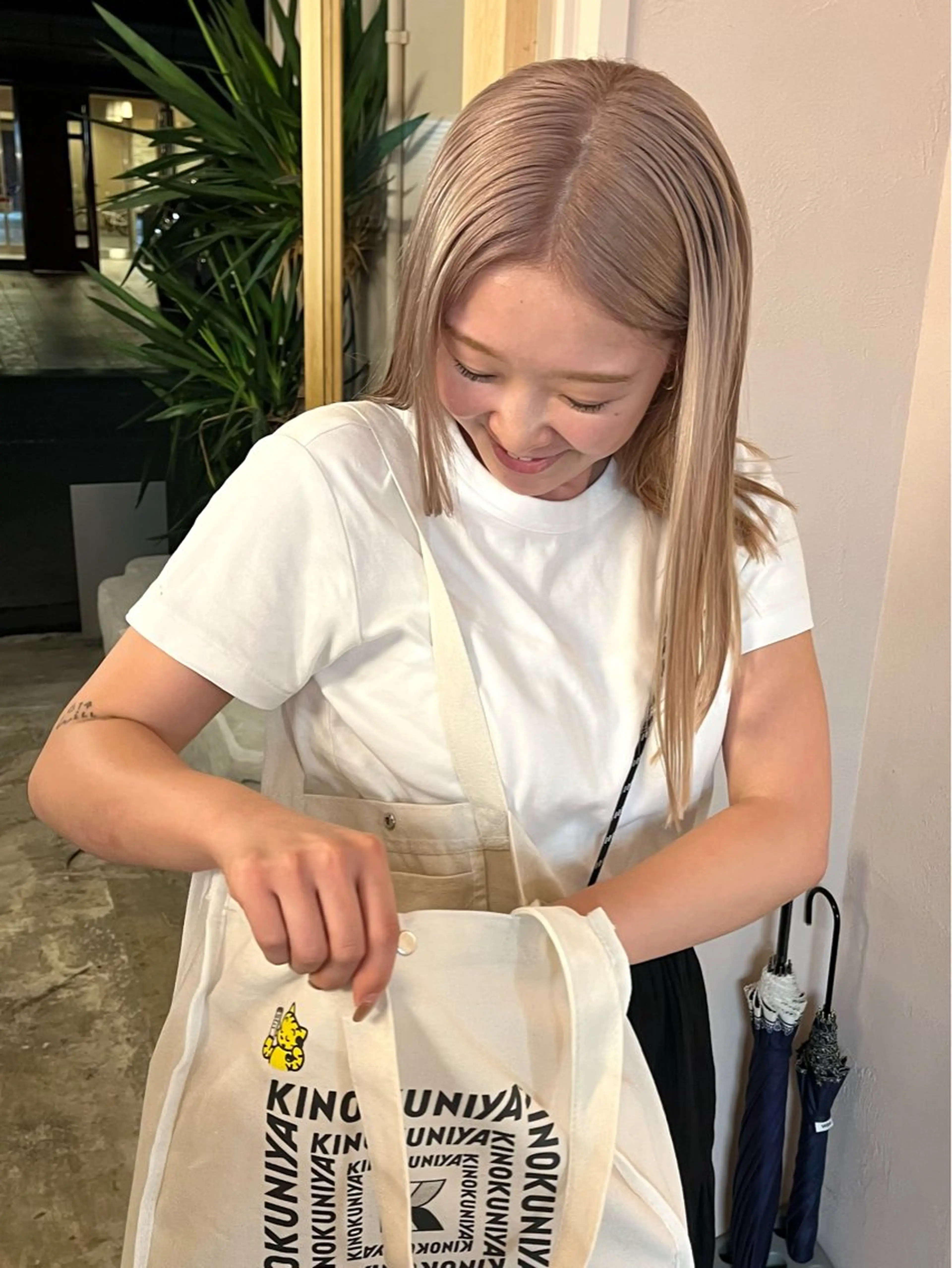 ミディアム カット ヘアカラー トリートメント iru所属・mi kiのヘアスタイル