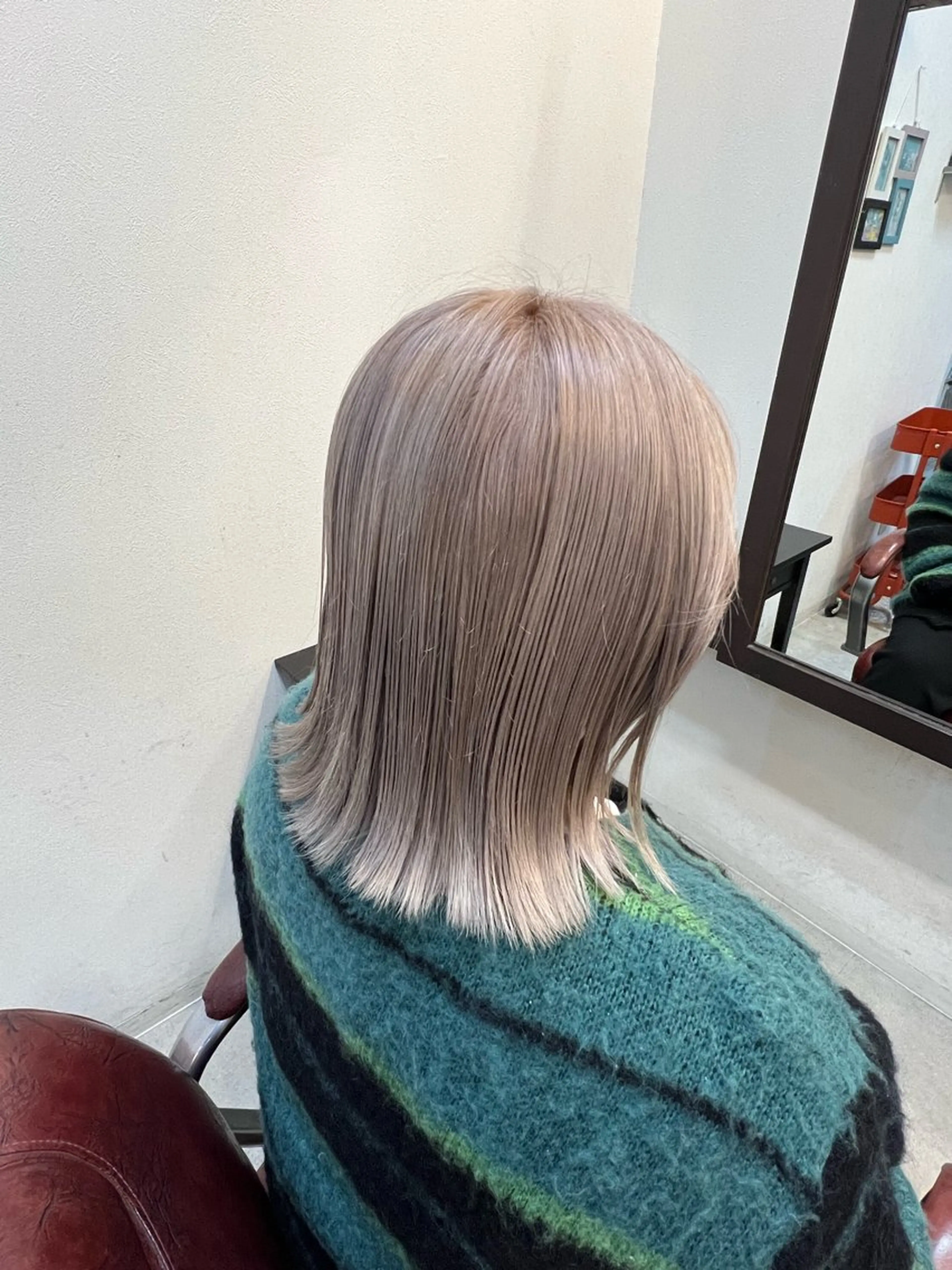 ミディアム カラー ベージュカラー ミルクティーベージュ 吉岡 なみのヘアスタイル